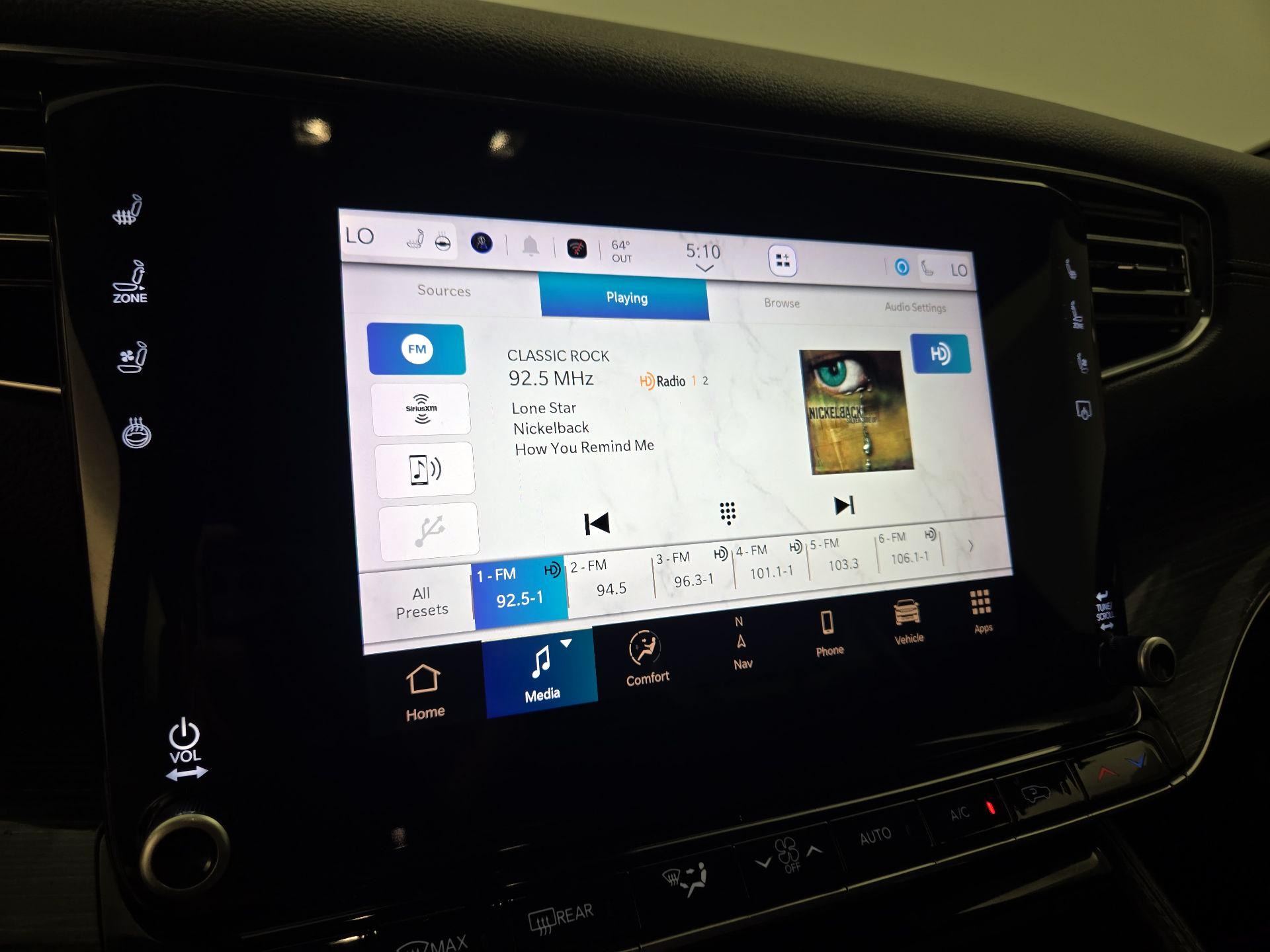 Thumbnail: 2022 Jeep Wagoneer - 16