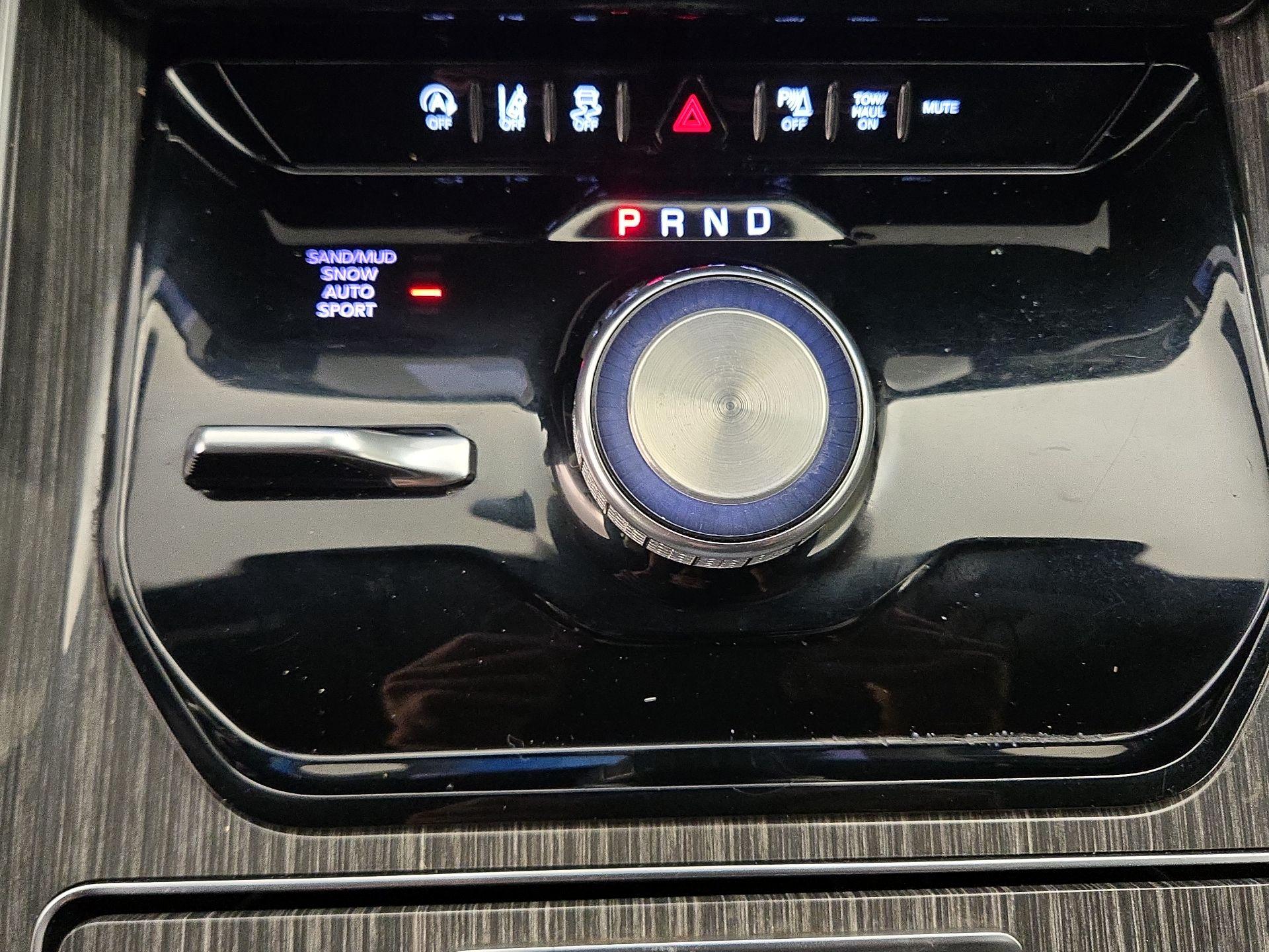 Thumbnail: 2022 Jeep Wagoneer - 18