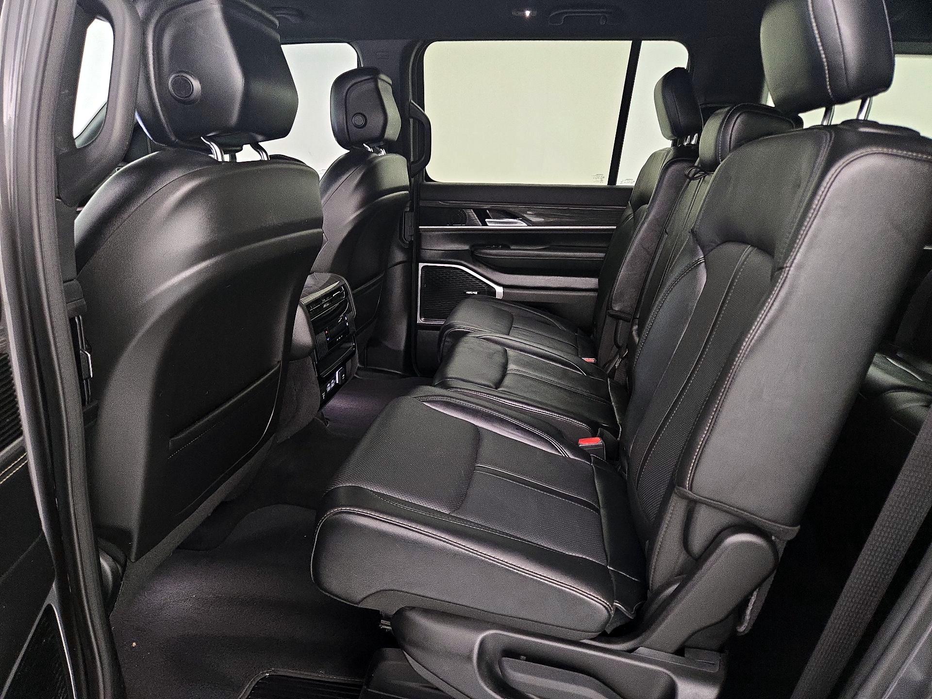 Thumbnail: 2022 Jeep Wagoneer - 20