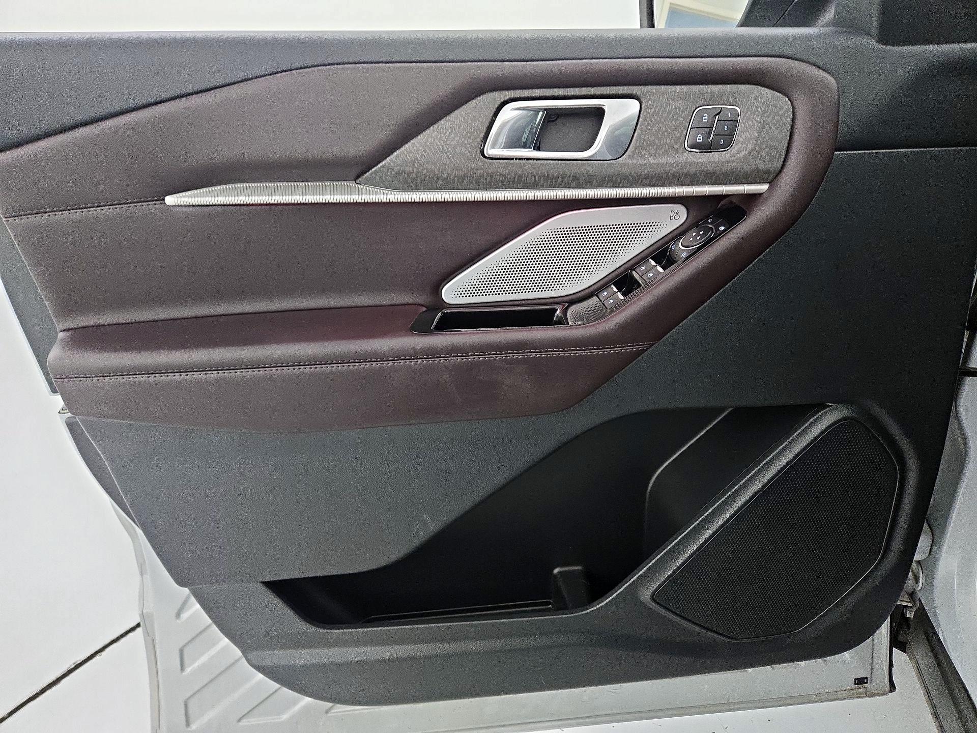 Thumbnail: 2025 Ford Explorer - 12