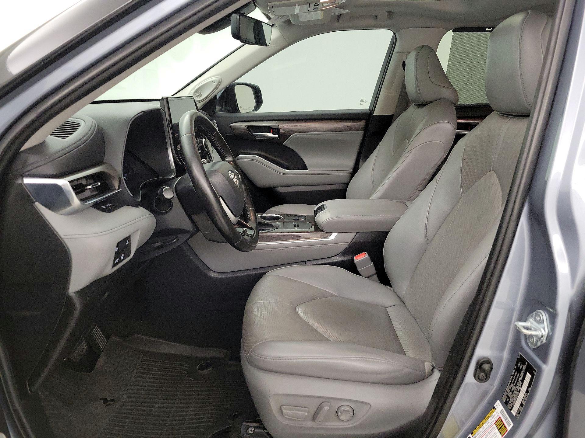 Thumbnail: 2023 Toyota Highlander - 11