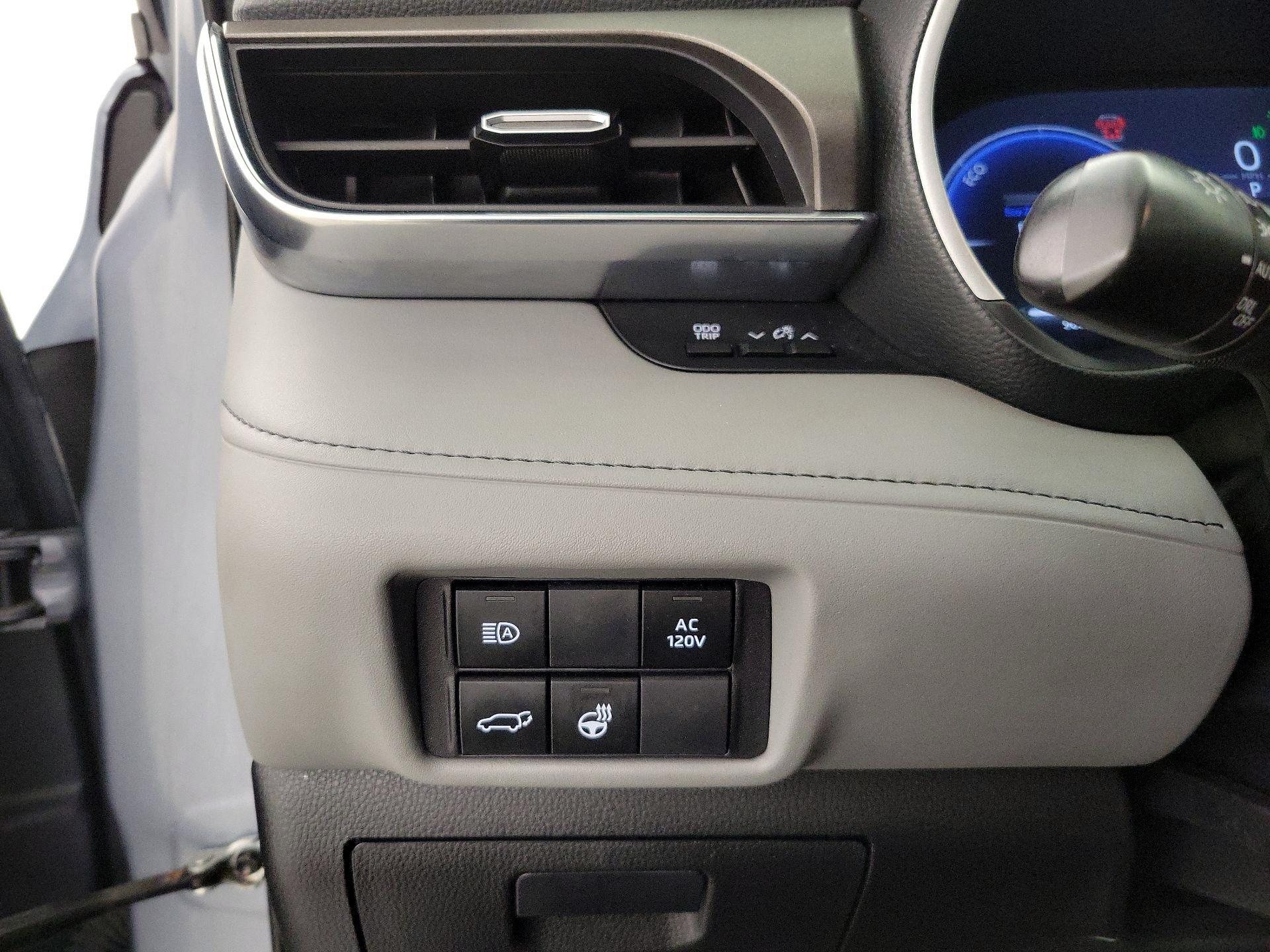 Thumbnail: 2023 Toyota Highlander - 13