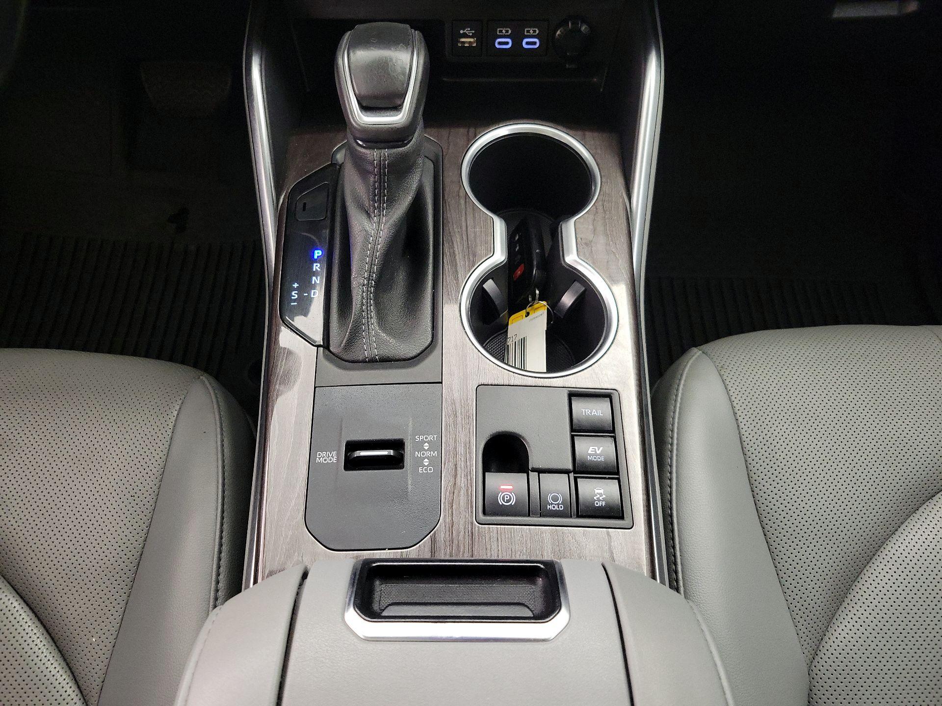 Thumbnail: 2023 Toyota Highlander - 17