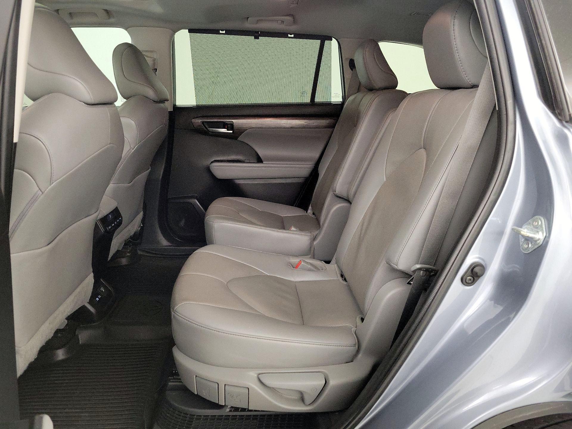 Thumbnail: 2023 Toyota Highlander - 19