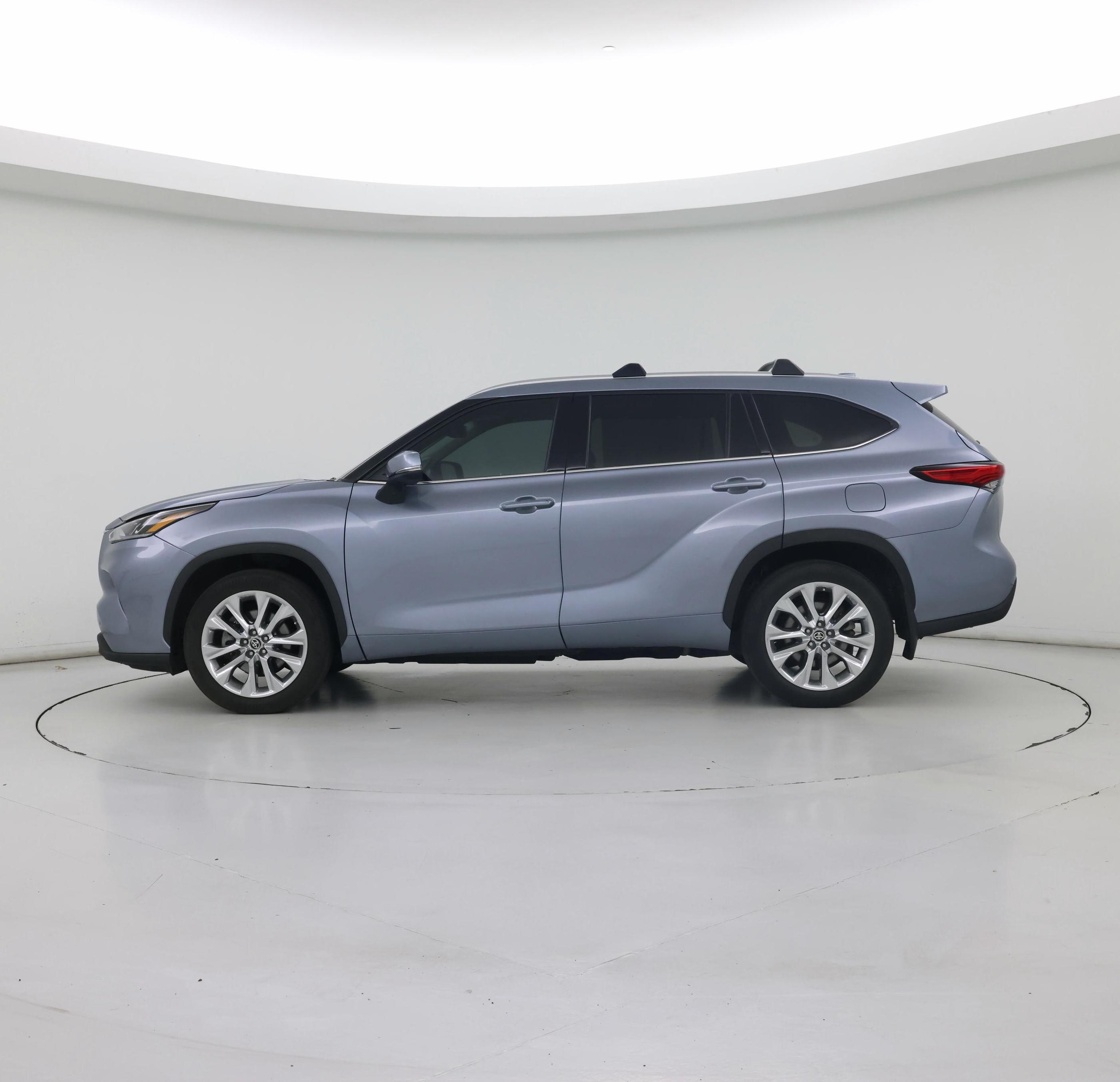 Thumbnail: 2023 Toyota Highlander - 3