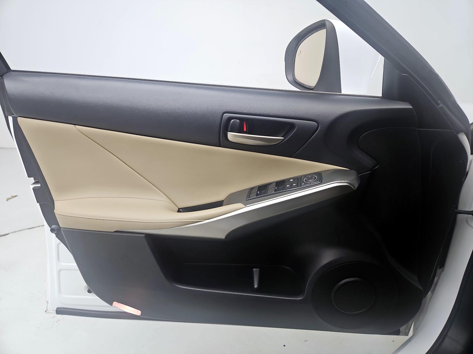 Thumbnail: 2017 Lexus IS - 12