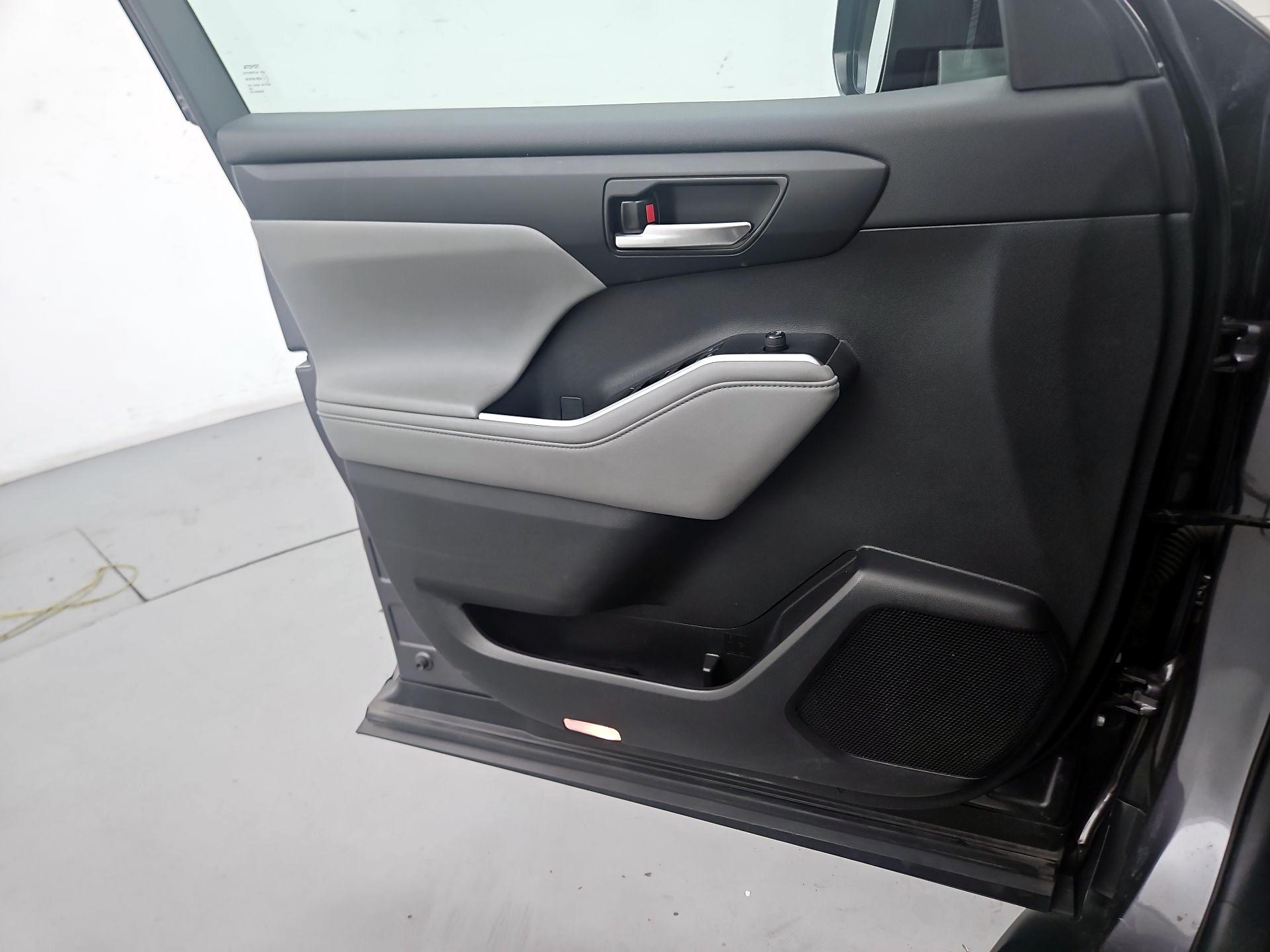 Thumbnail: 2021 Toyota Highlander - 10