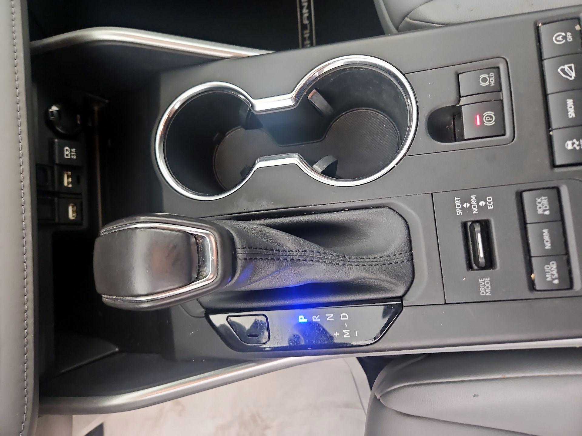 Thumbnail: 2021 Toyota Highlander - 15