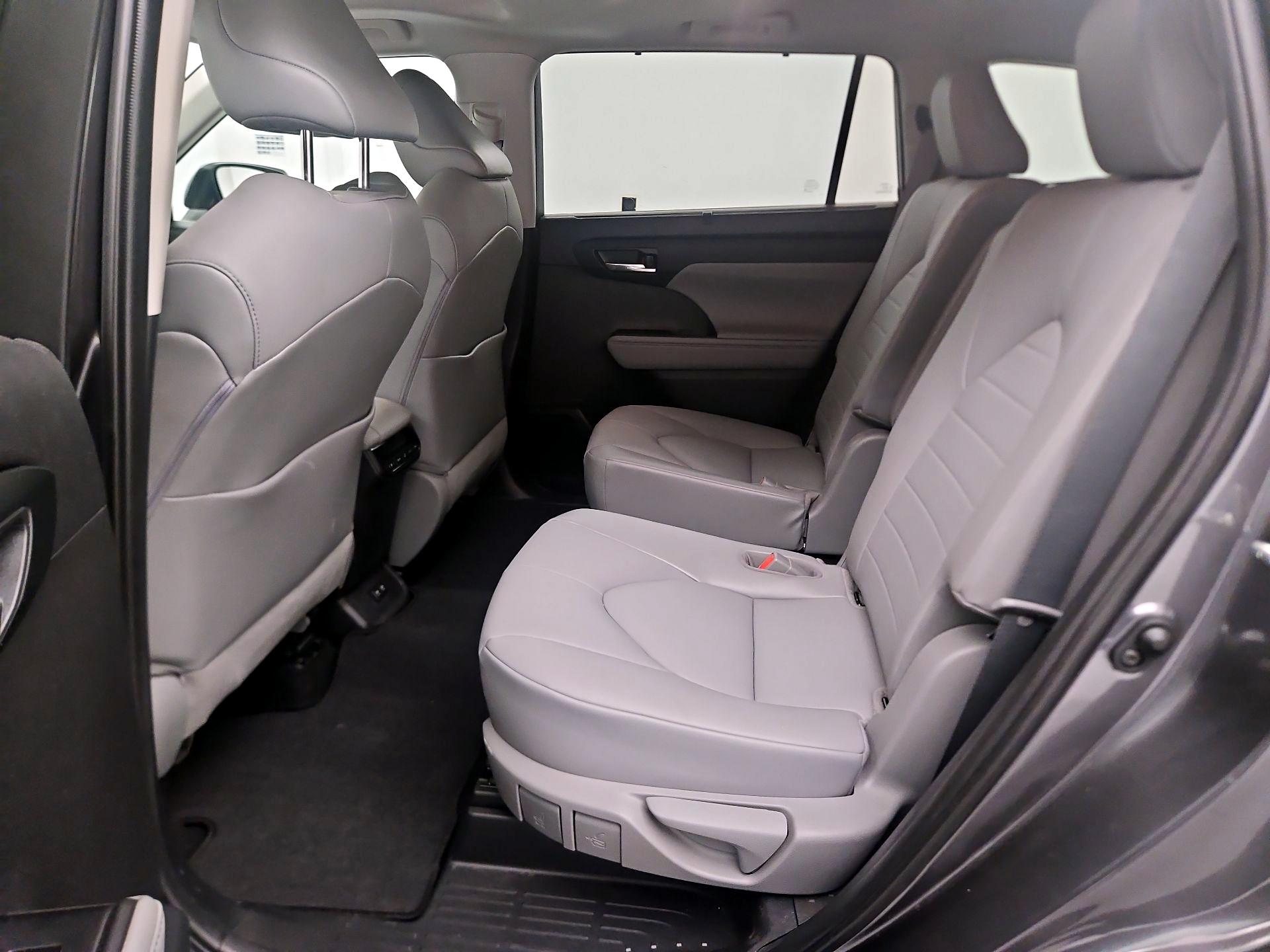 Thumbnail: 2021 Toyota Highlander - 18