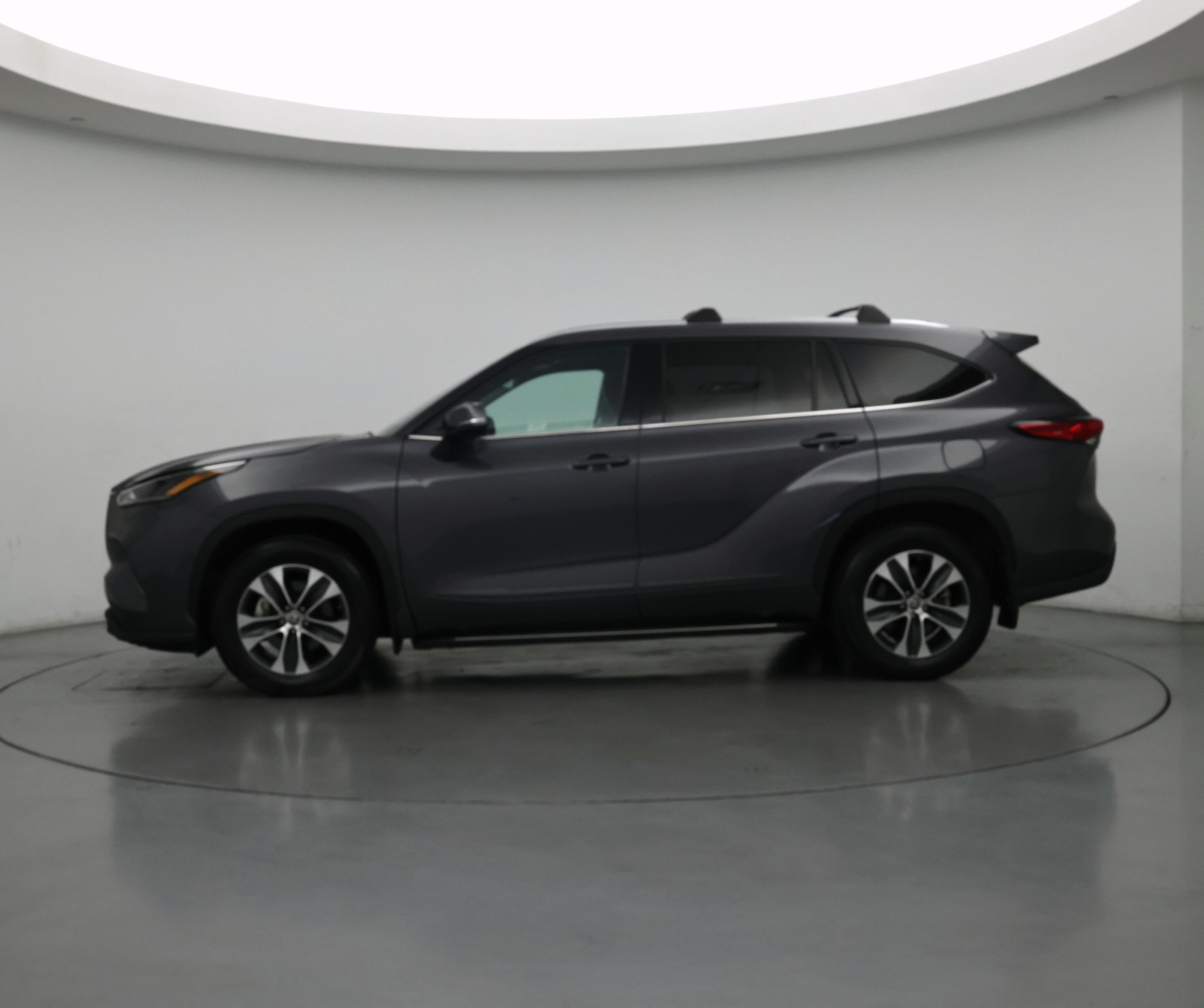 Thumbnail: 2021 Toyota Highlander - 3