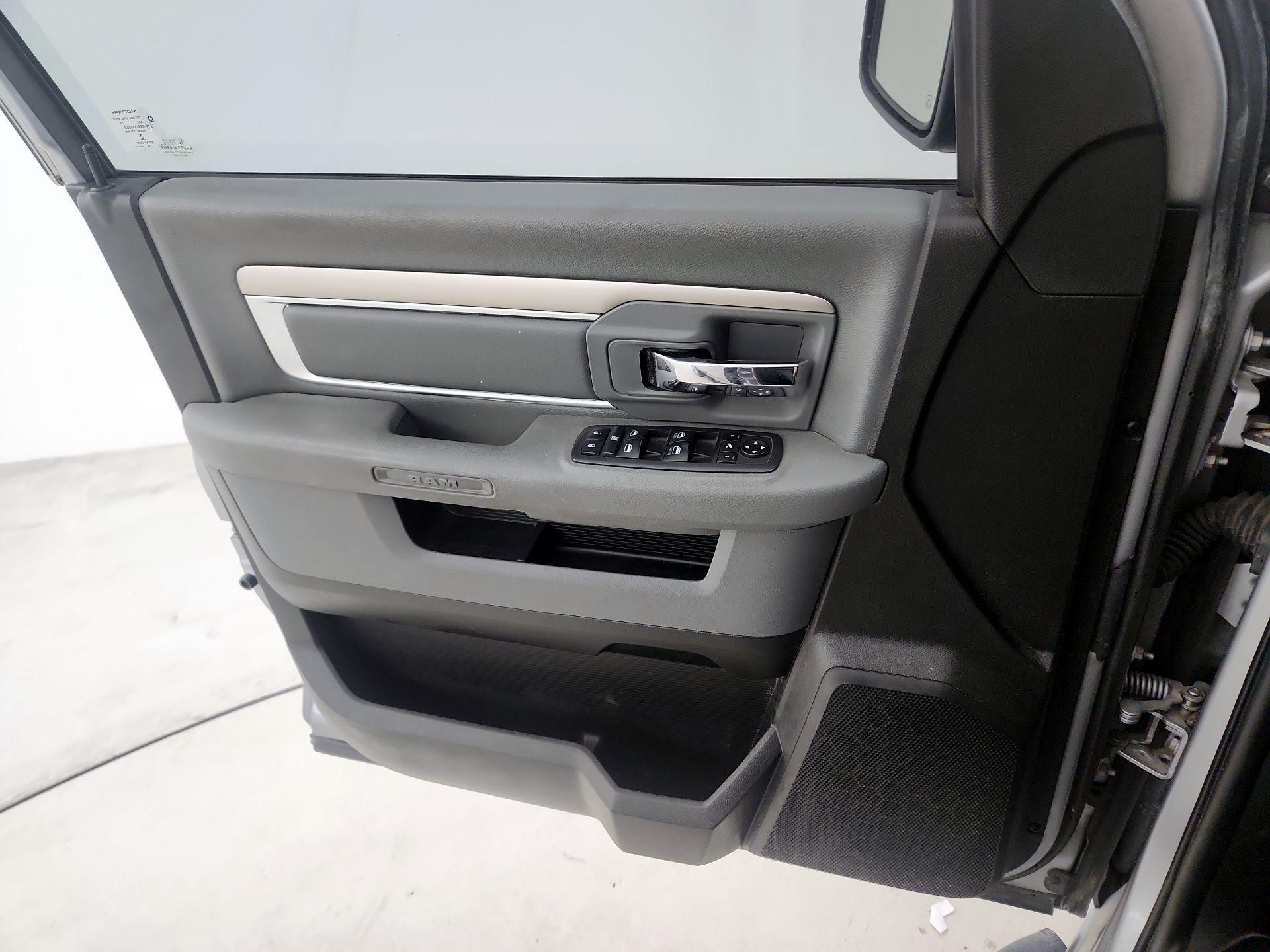 Thumbnail: 2019 RAM 1500 Classic - 12