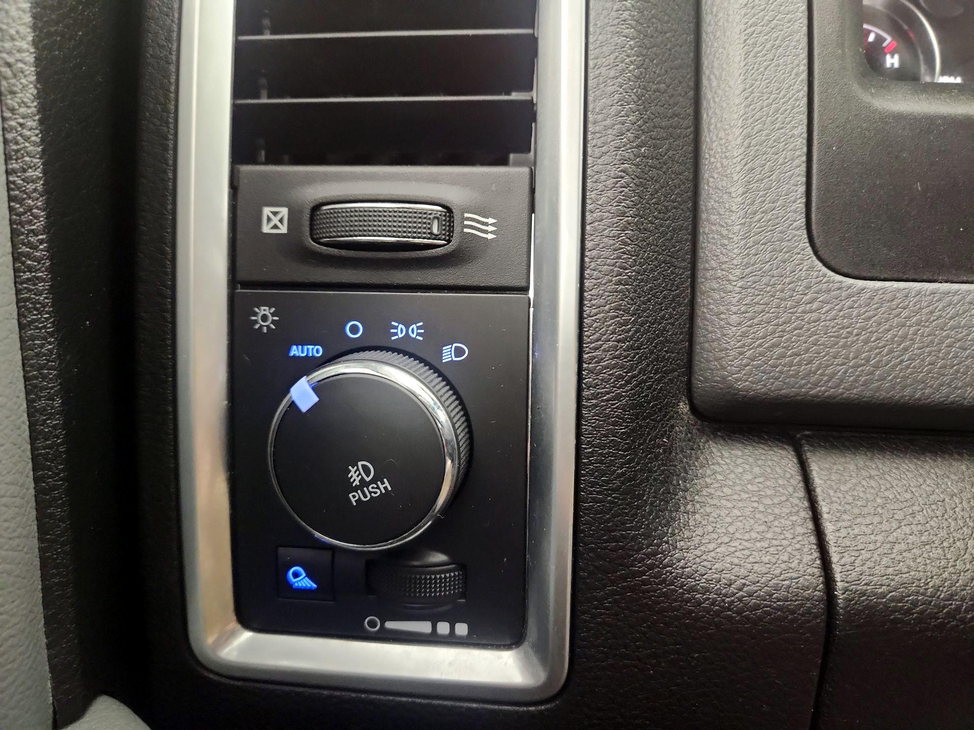 Thumbnail: 2019 RAM 1500 Classic - 13