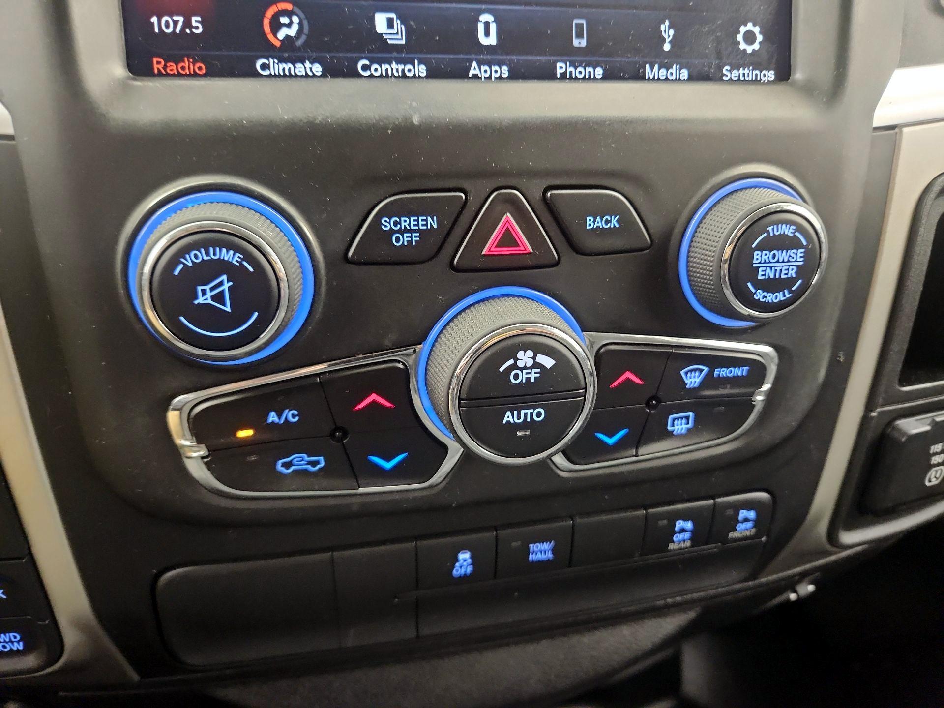 Thumbnail: 2019 RAM 1500 Classic - 16