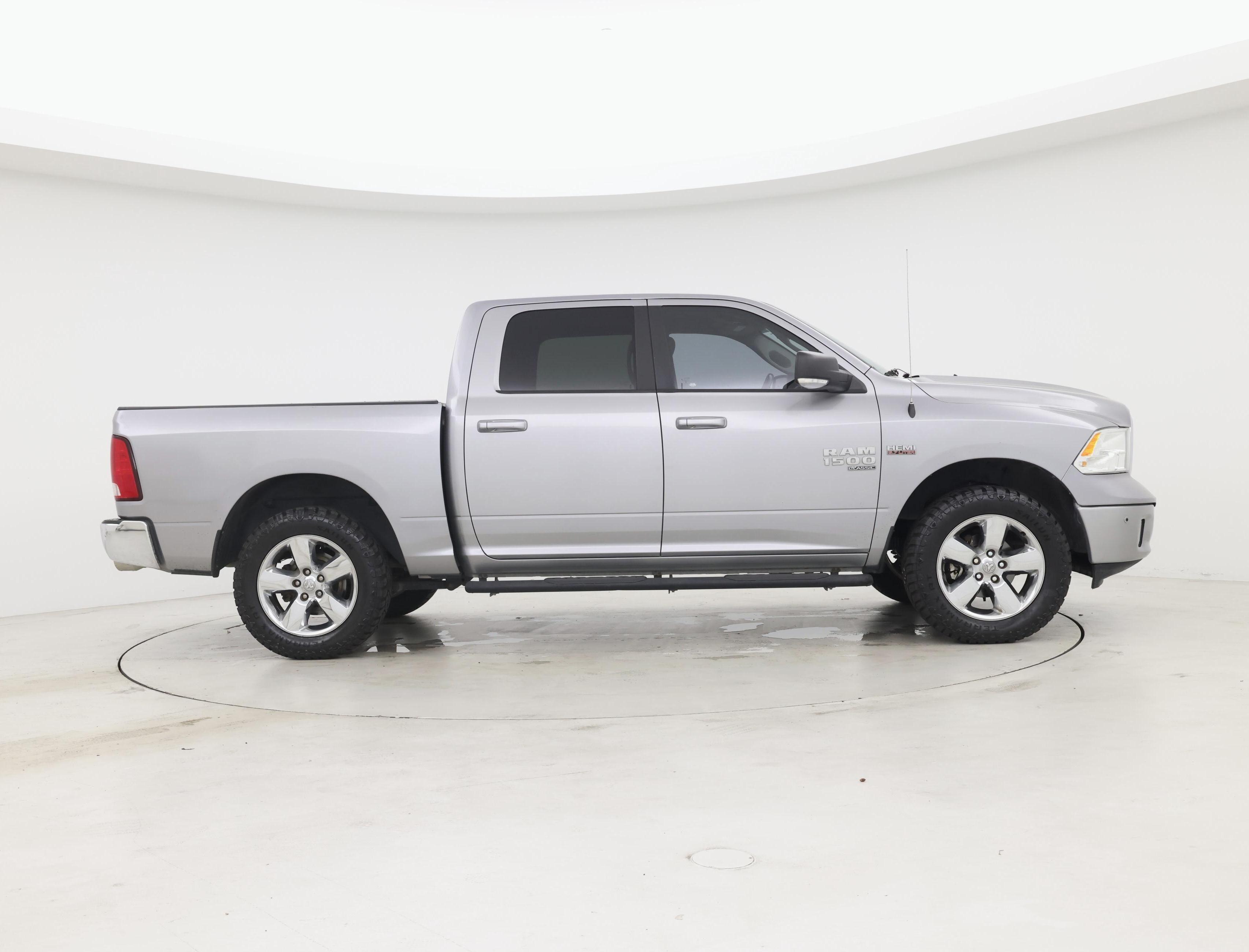 Thumbnail: 2019 RAM 1500 Classic - 7