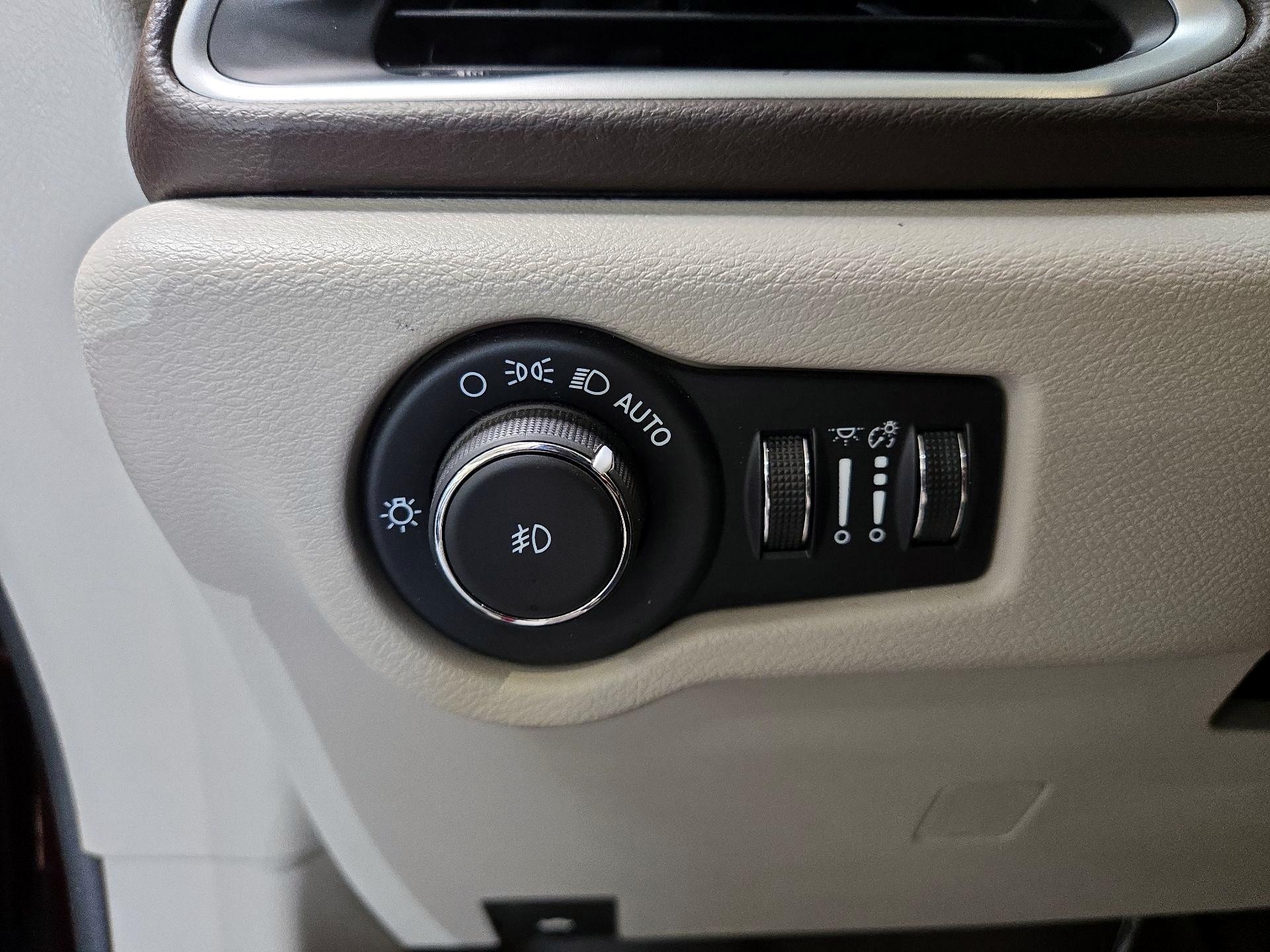 Thumbnail: 2020 Chrysler Pacifica - 13