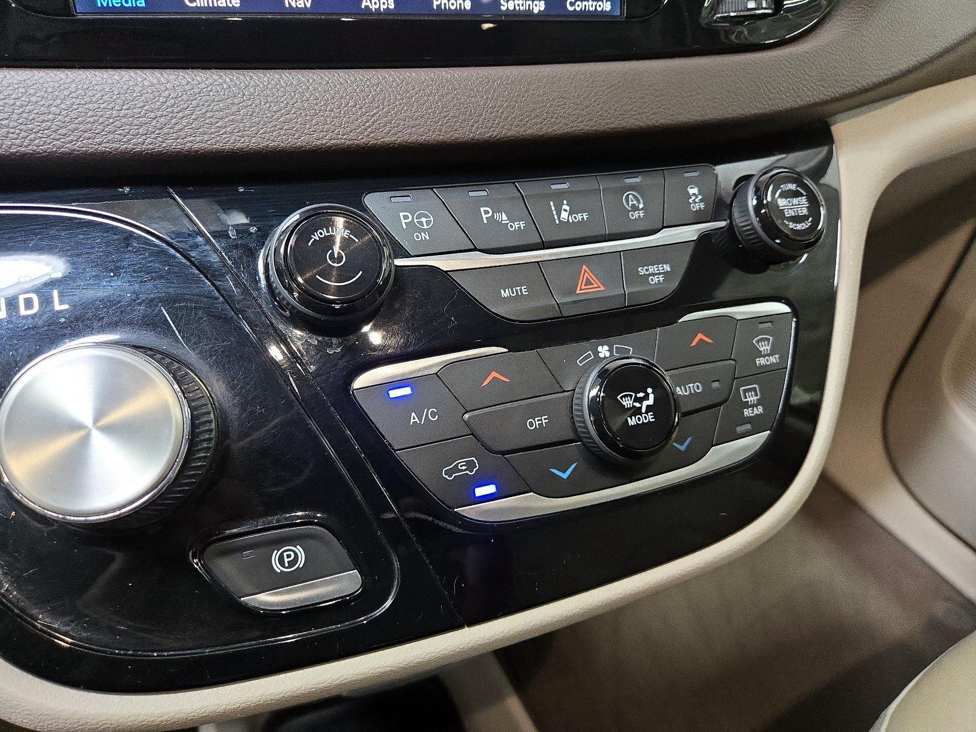 Thumbnail: 2020 Chrysler Pacifica - 17