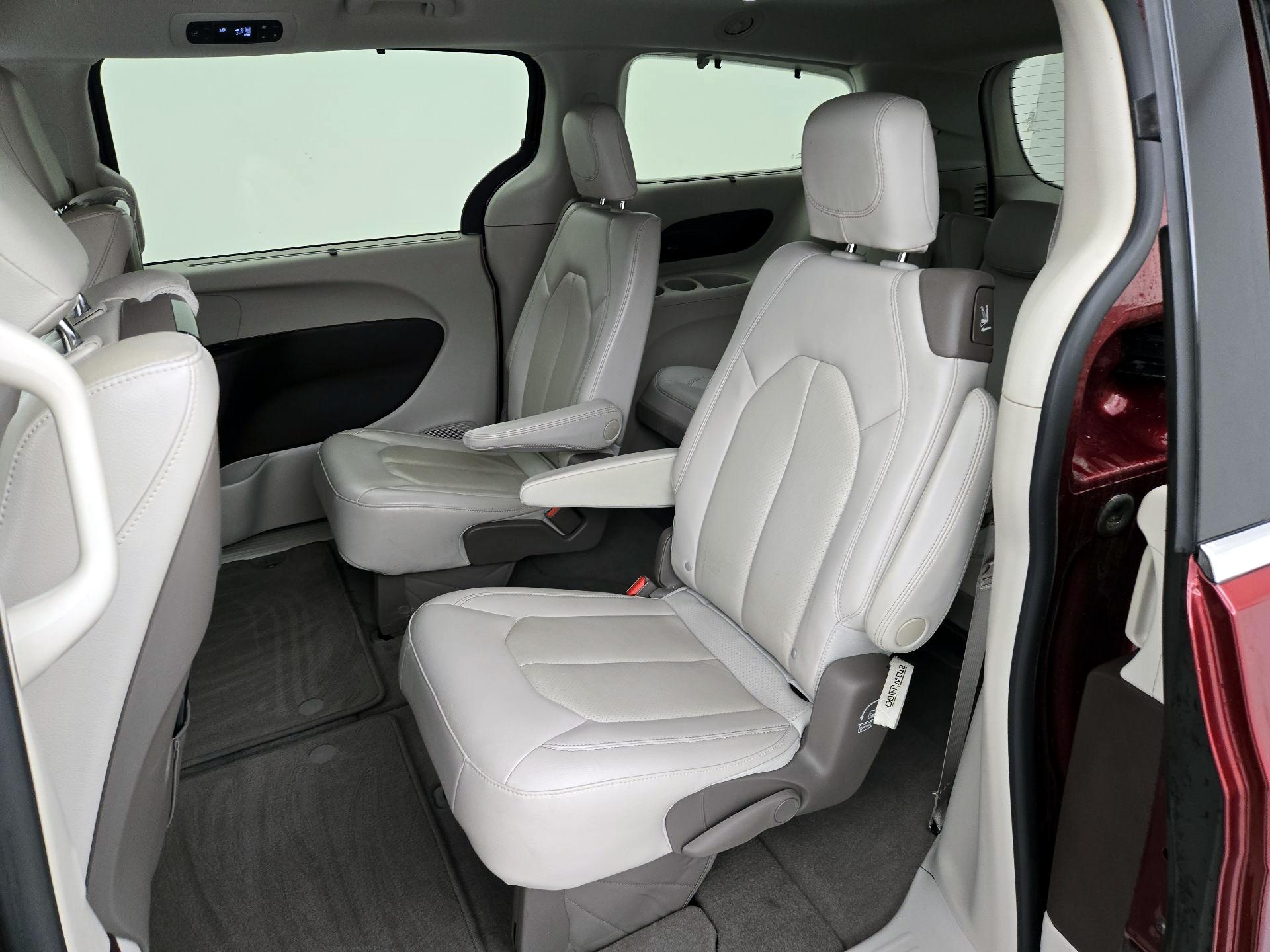 Thumbnail: 2020 Chrysler Pacifica - 20