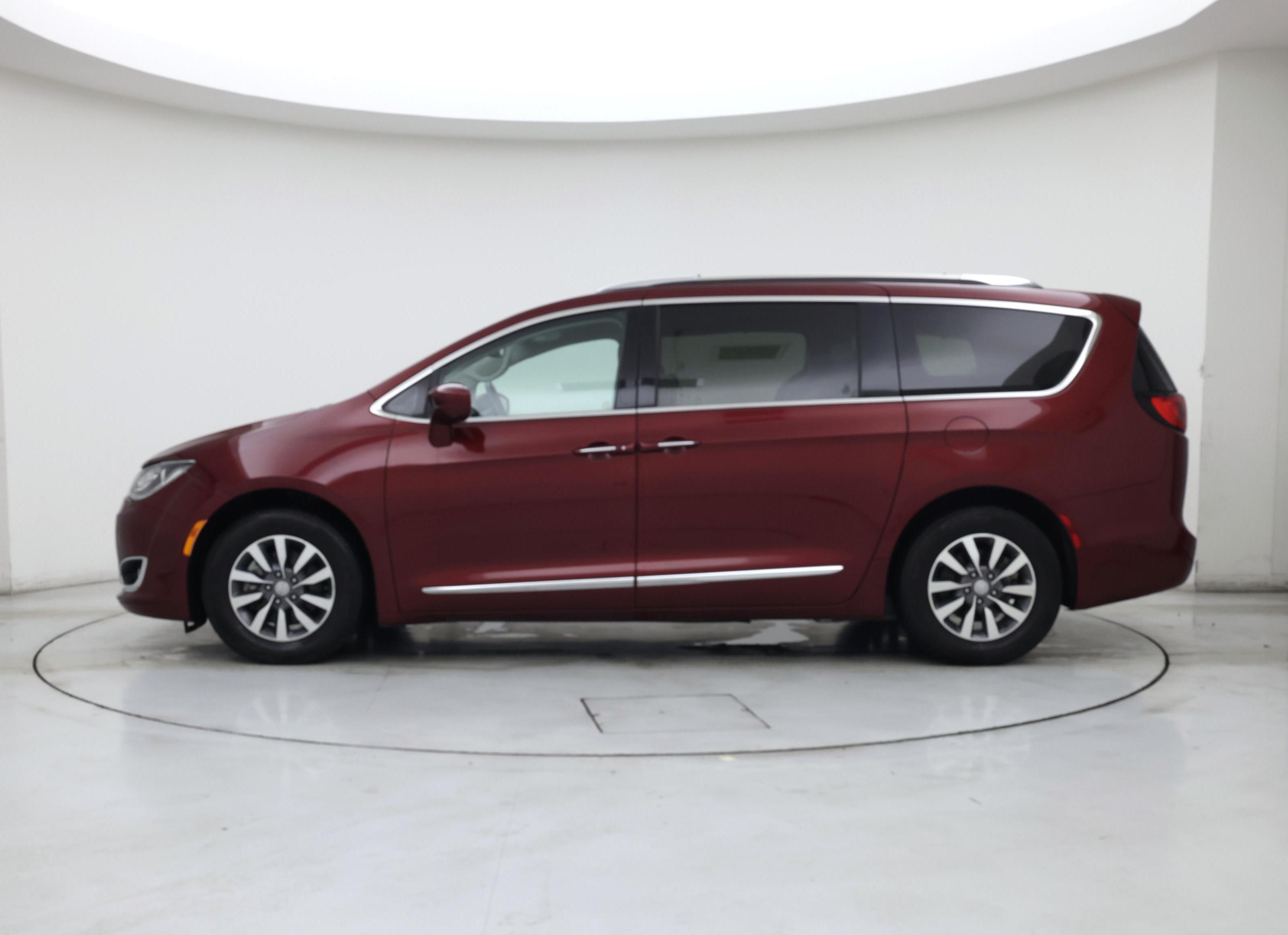 Thumbnail: 2020 Chrysler Pacifica - 3