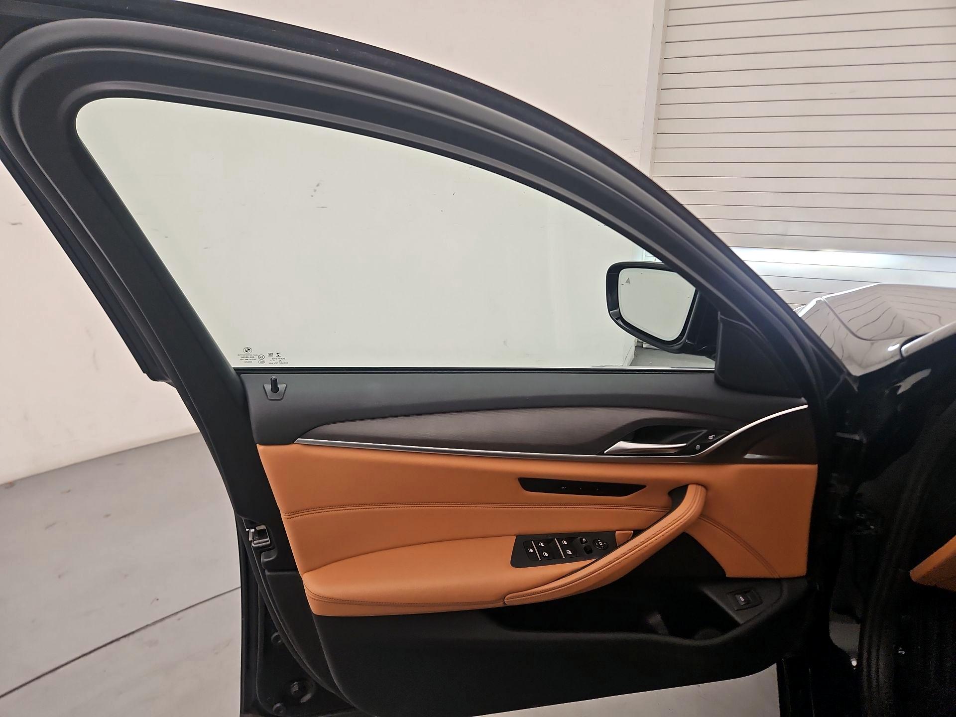 Thumbnail: 2023 BMW 5 Series - 12