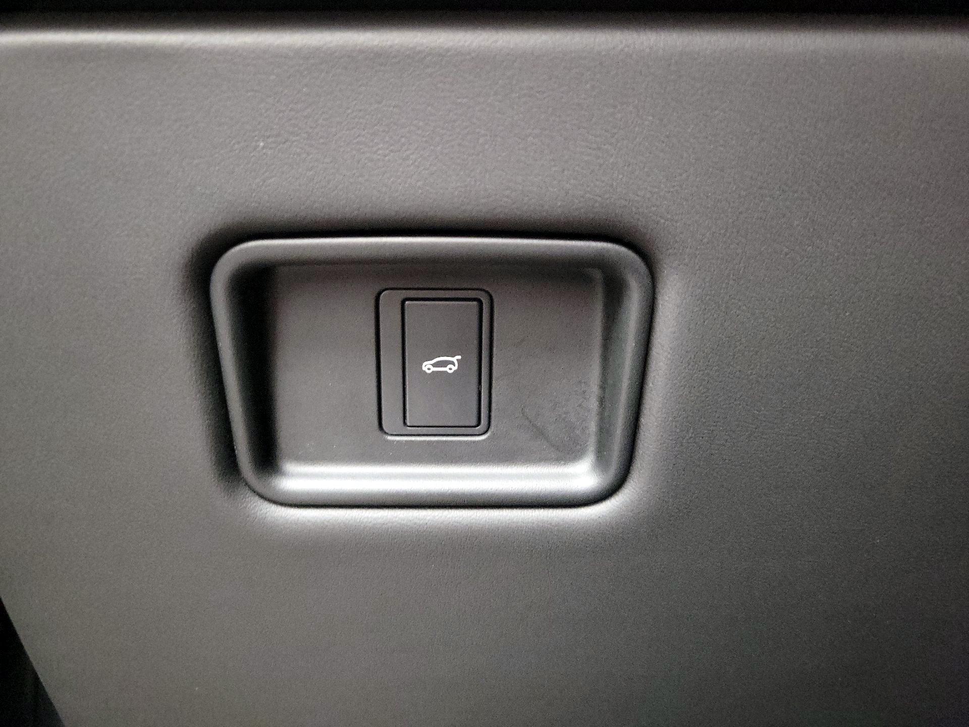 Thumbnail: 2023 Land Rover Range Rover Sport - 13