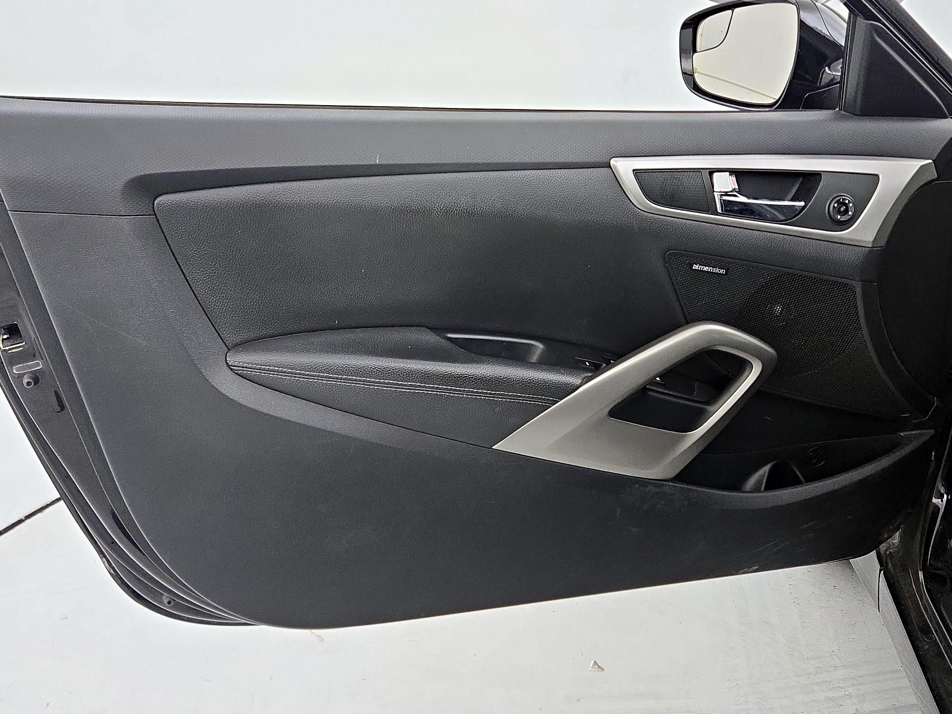 Thumbnail: 2016 Hyundai Veloster - 12