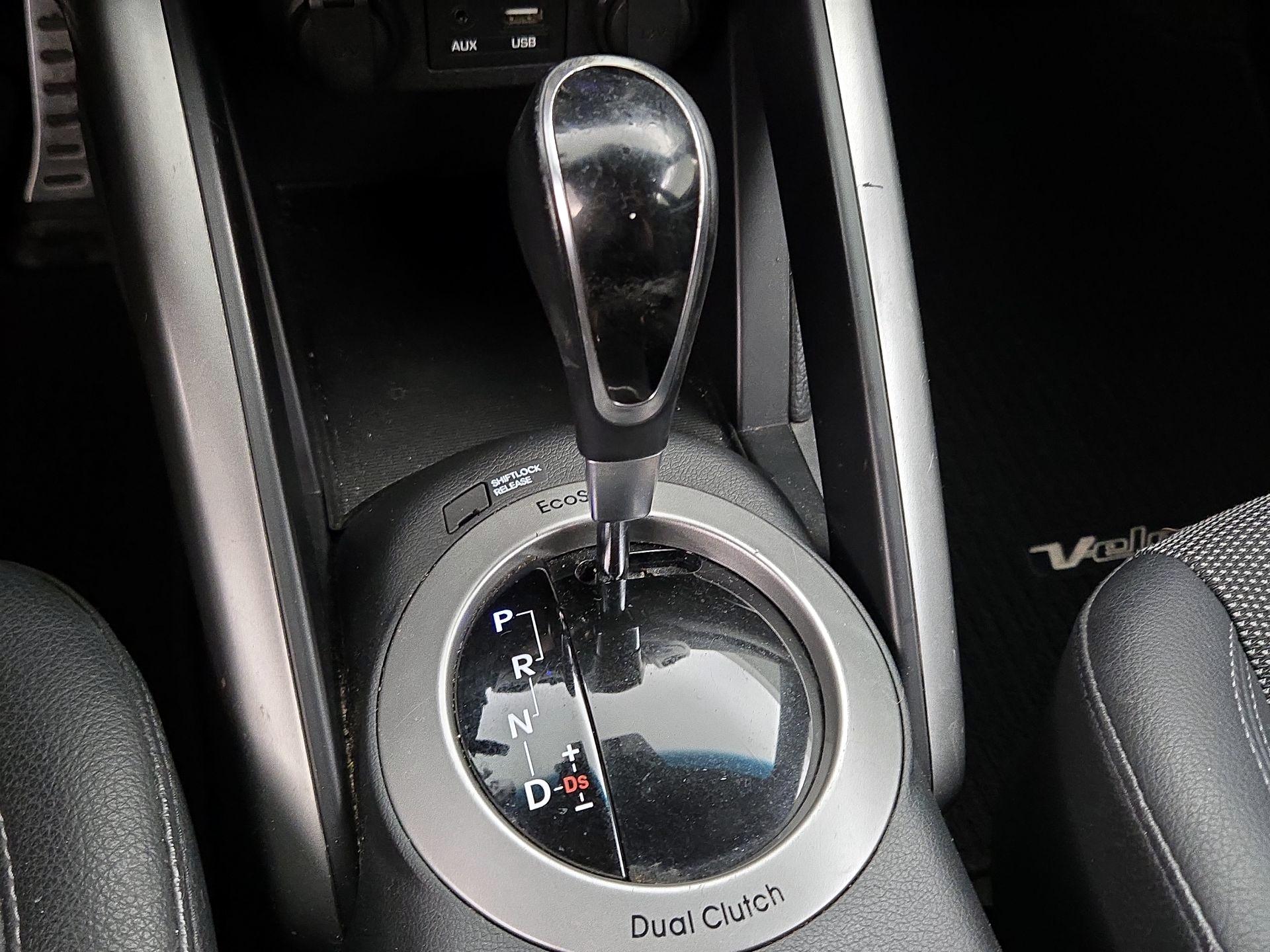 Thumbnail: 2016 Hyundai Veloster - 18