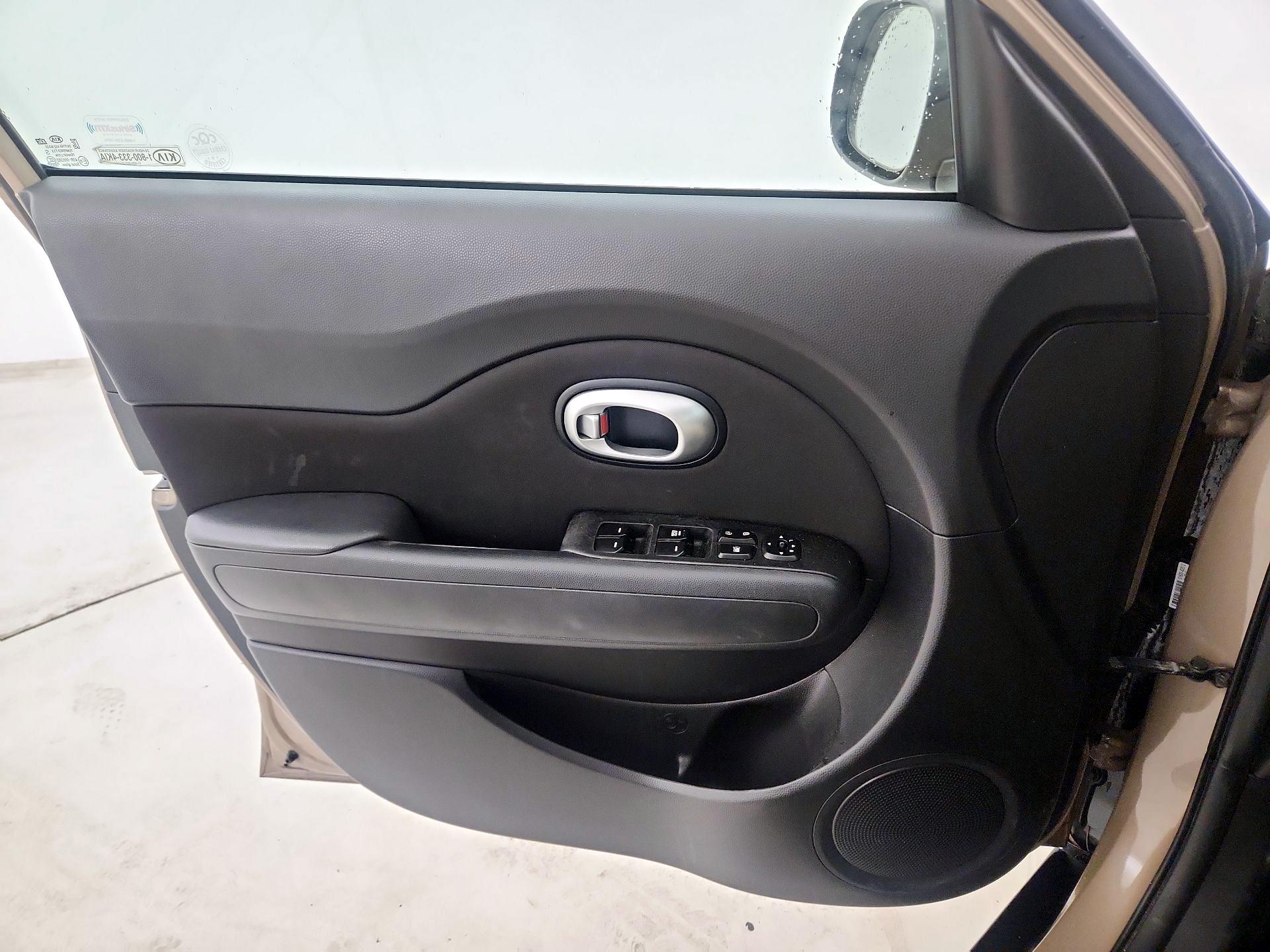 Thumbnail: 2016 Kia Soul - 12