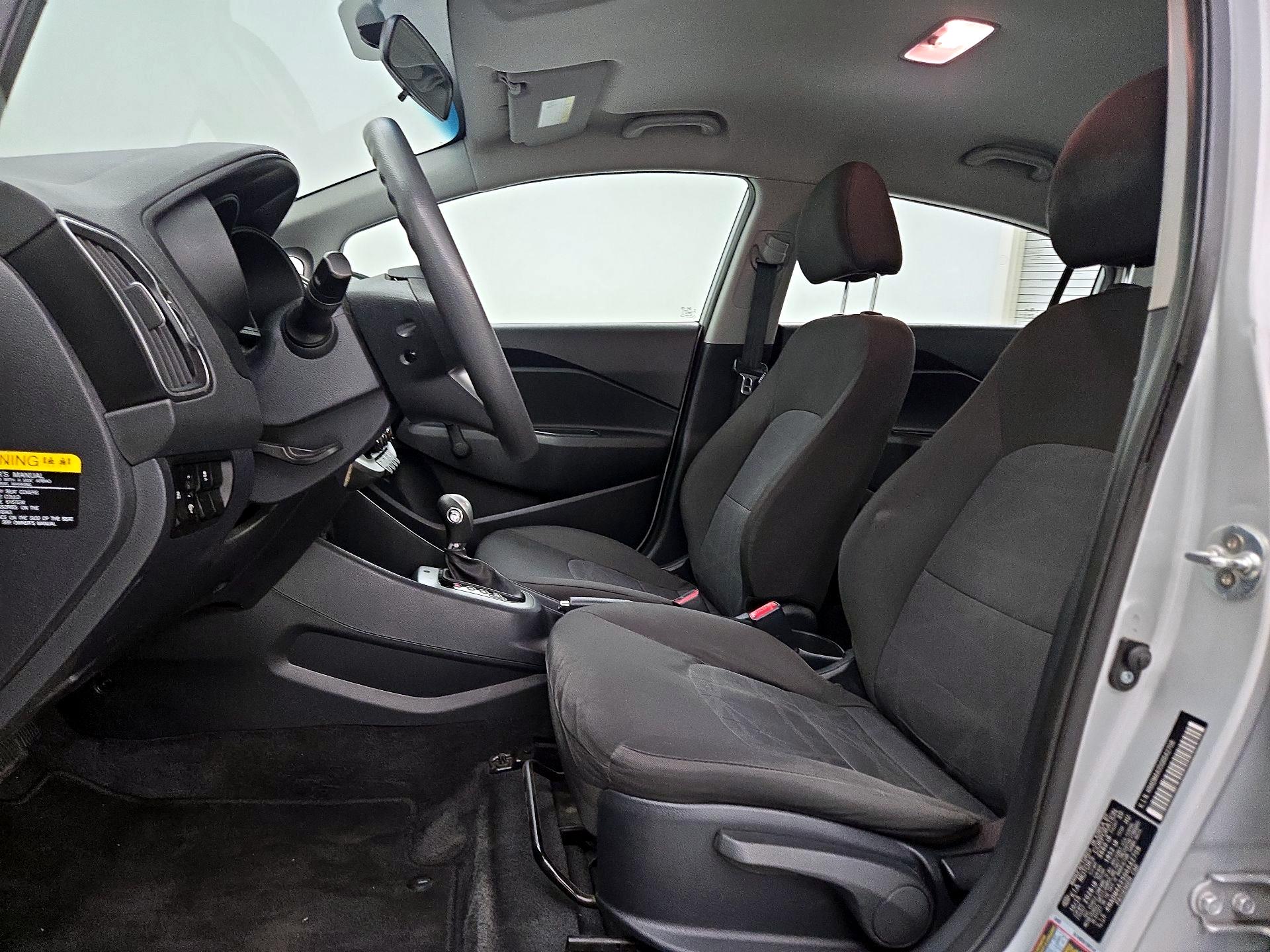 Thumbnail: 2016 Kia Rio - 11