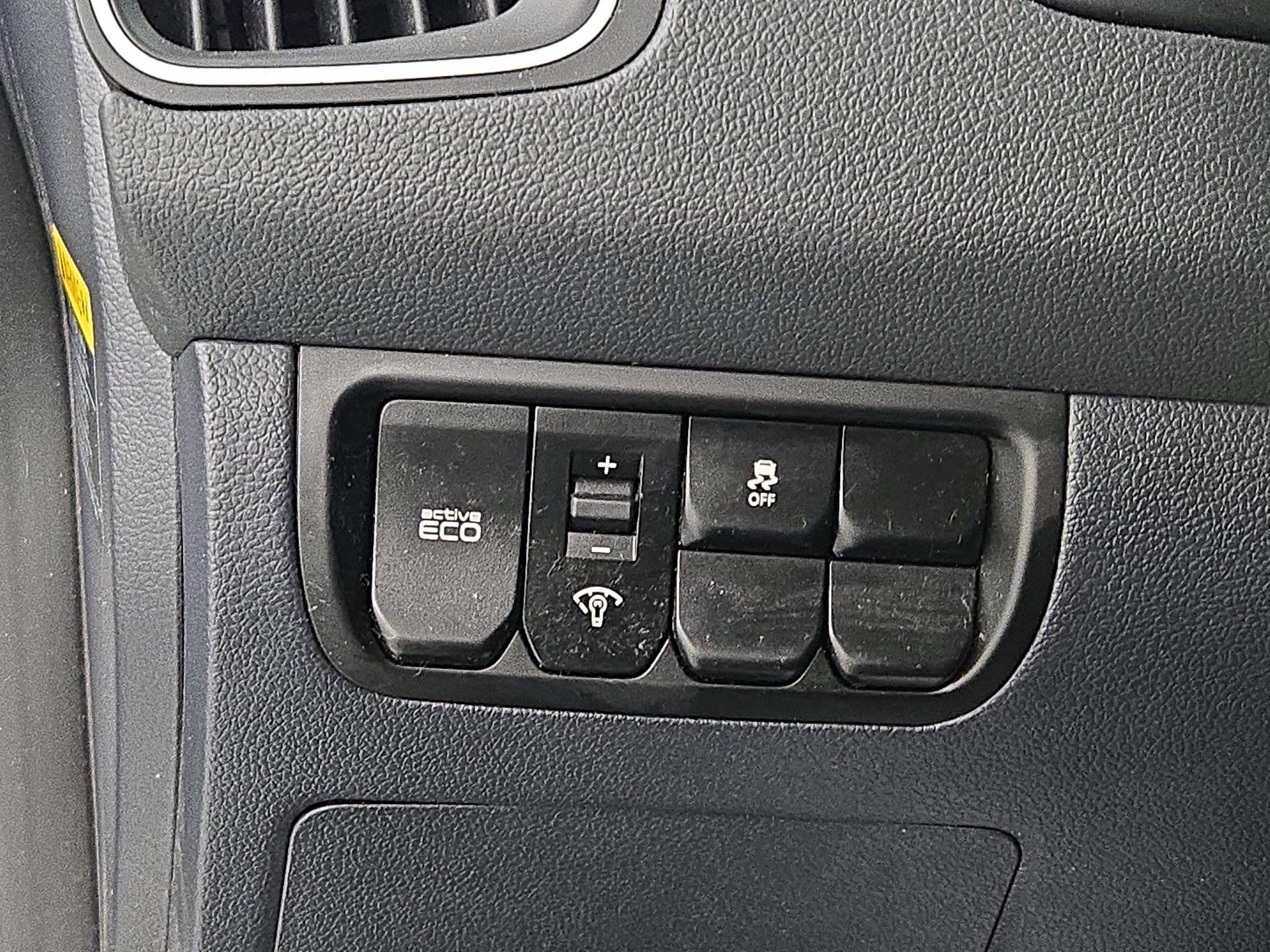 Thumbnail: 2016 Kia Rio - 13