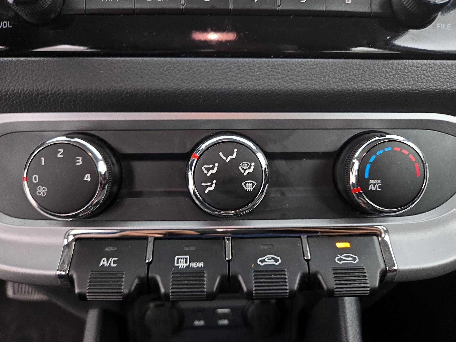 Thumbnail: 2016 Kia Rio - 15