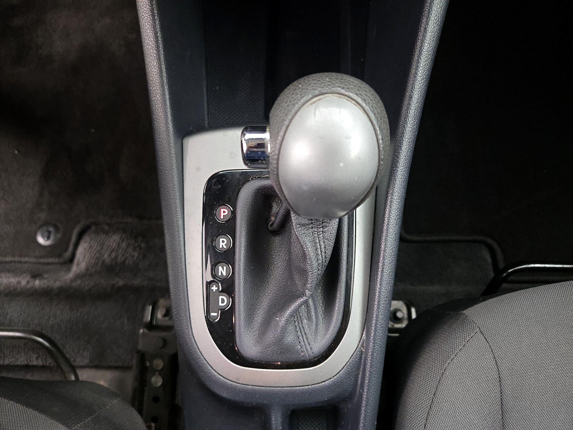 Thumbnail: 2016 Kia Rio - 16