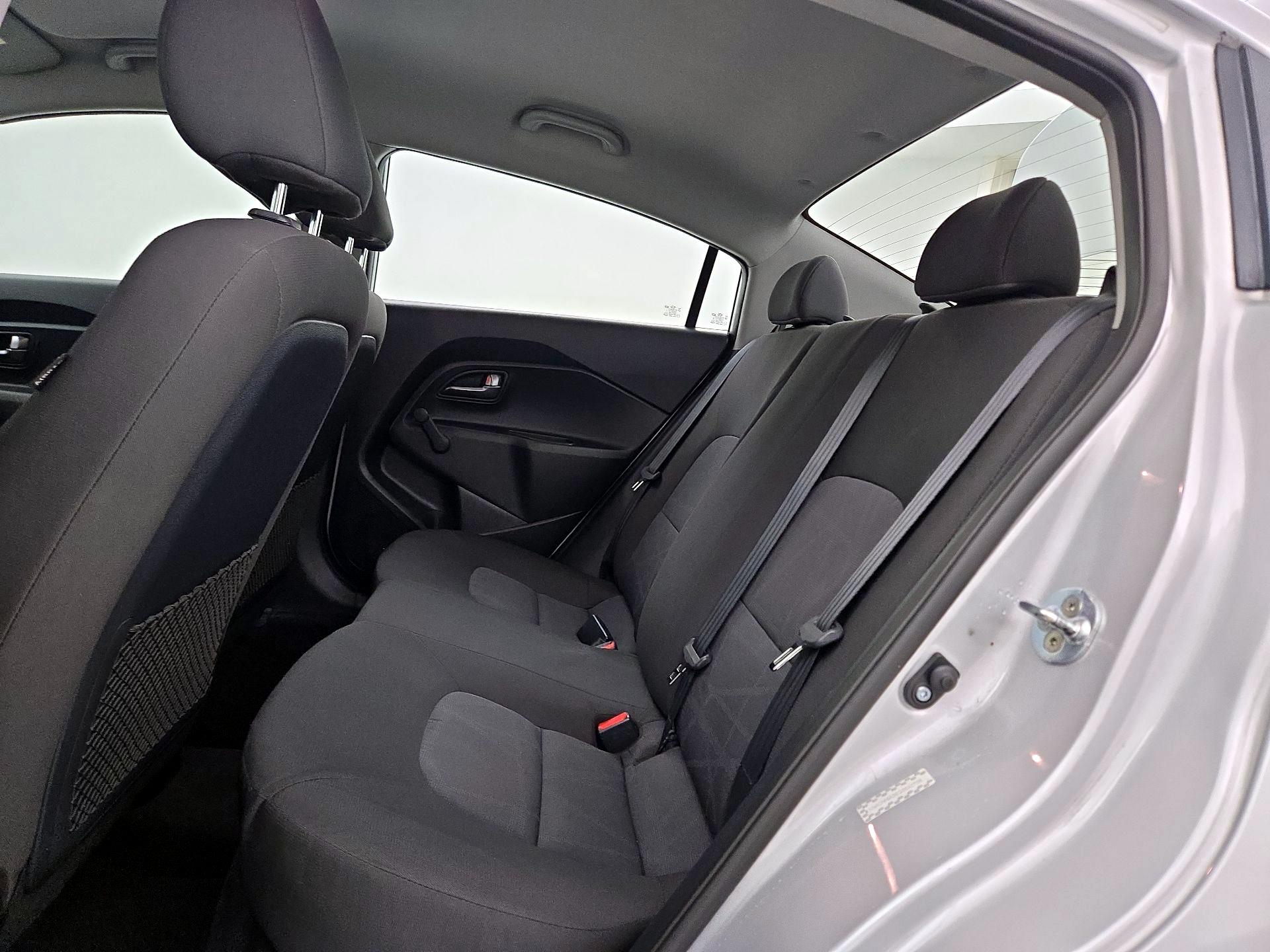 Thumbnail: 2016 Kia Rio - 18