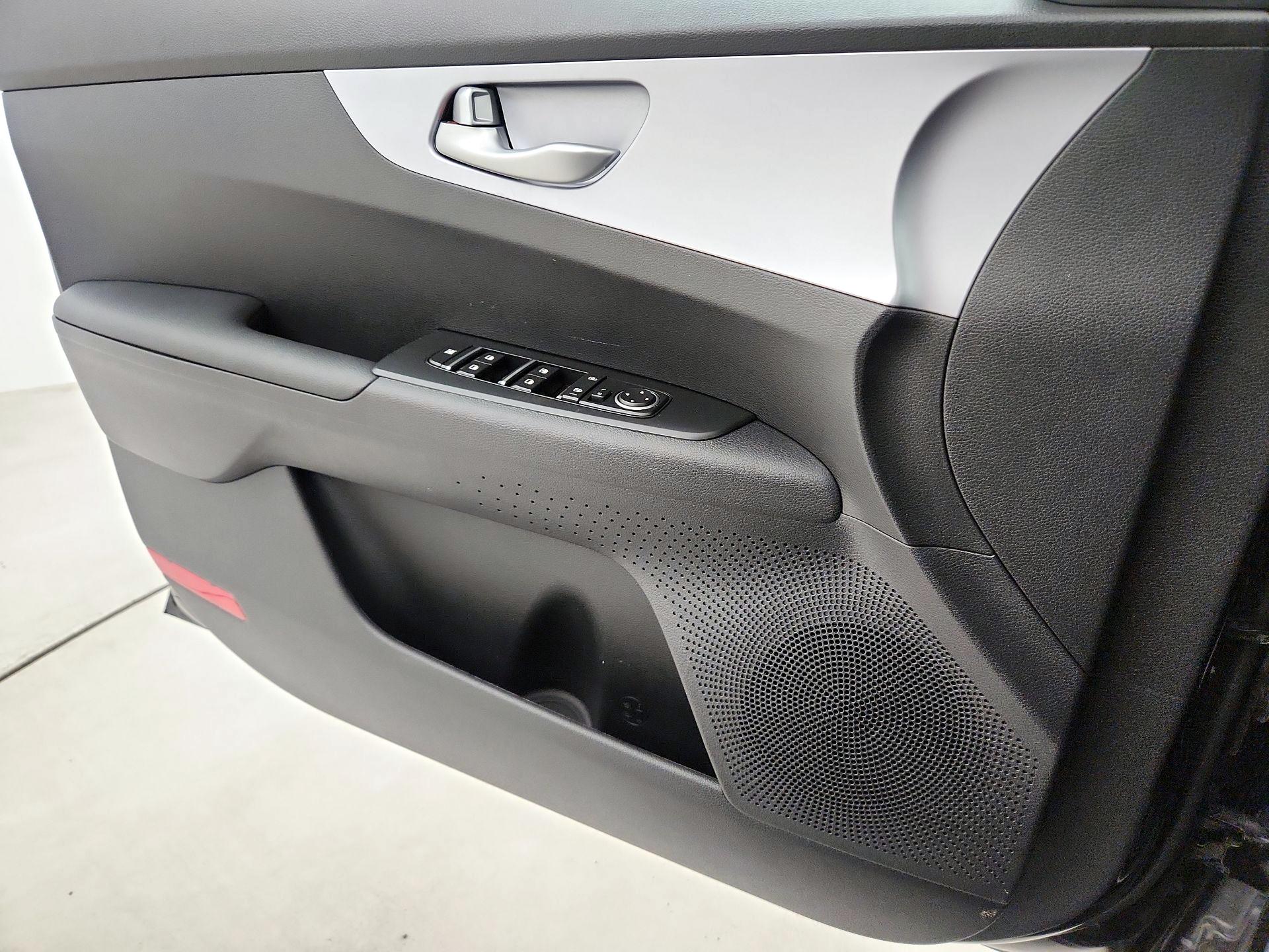 Thumbnail: 2024 Kia Forte - 10