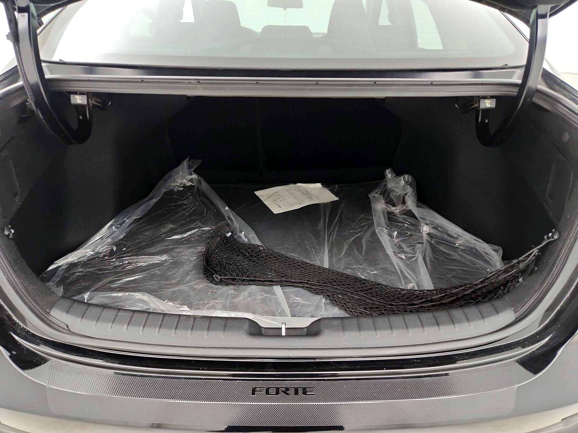 Thumbnail: 2024 Kia Forte - 18