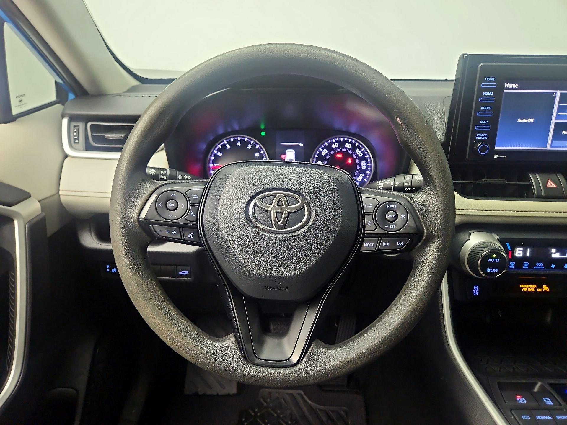 Thumbnail: 2020 Toyota RAV4 - 10