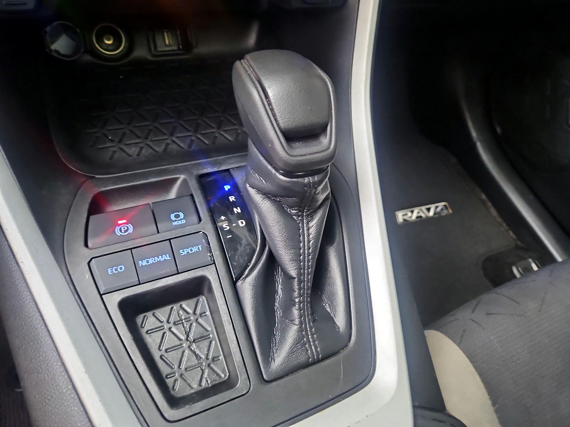 Thumbnail: 2020 Toyota RAV4 - 17