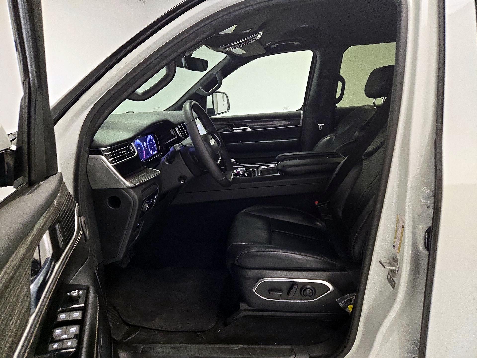 Thumbnail: 2022 Jeep Wagoneer - 11