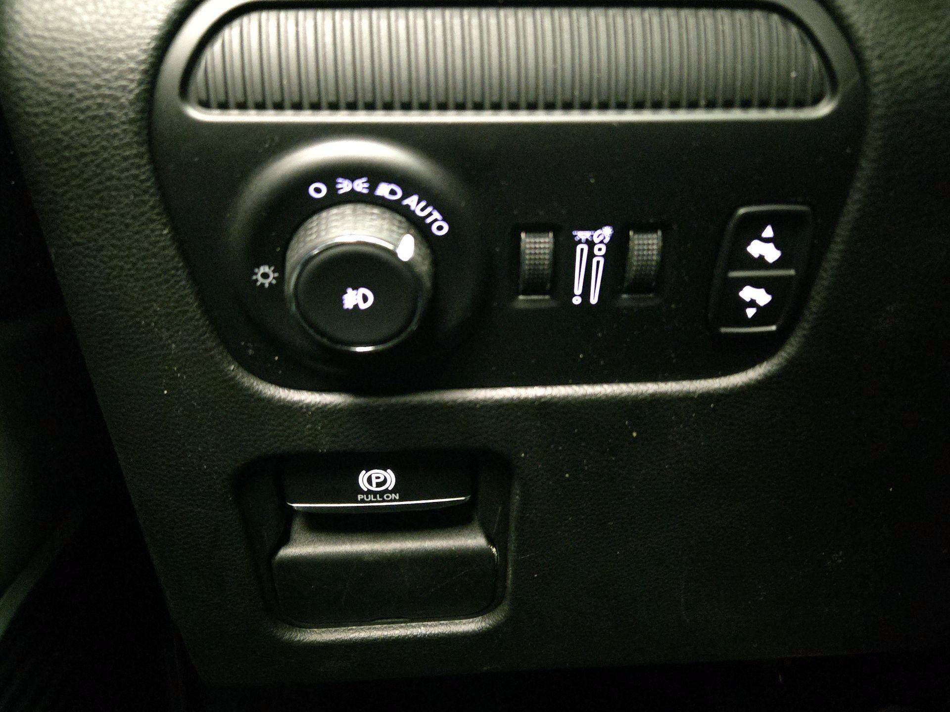 Thumbnail: 2022 Jeep Wagoneer - 13