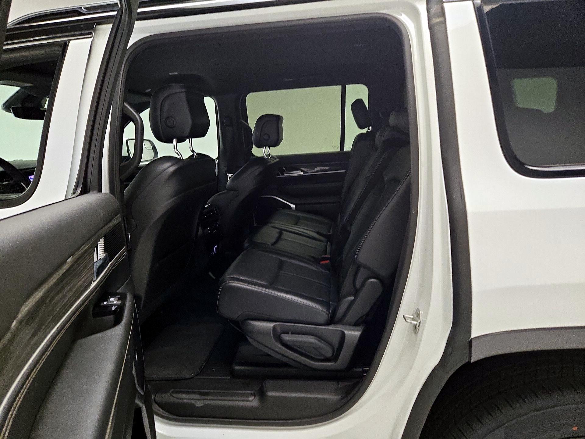 Thumbnail: 2022 Jeep Wagoneer - 20