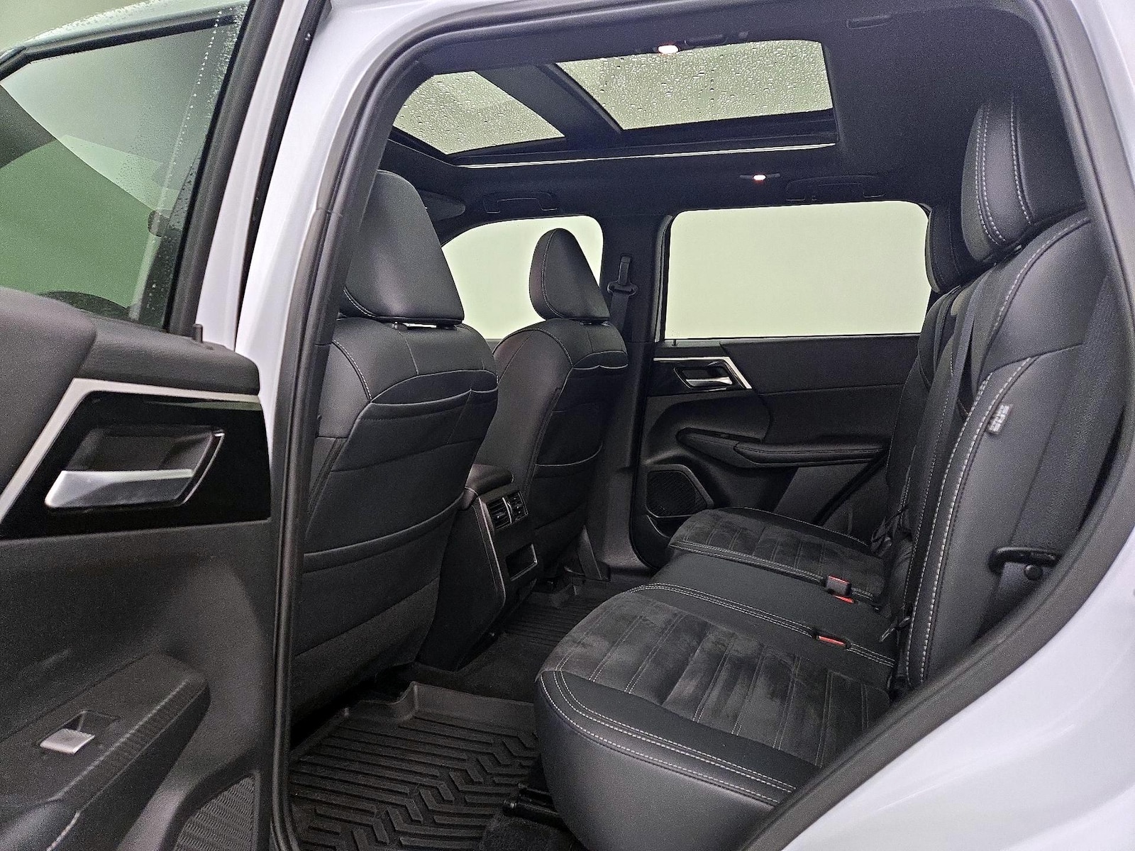 2024 Mitsubishi Outlander SE Black Edition - Photo 22