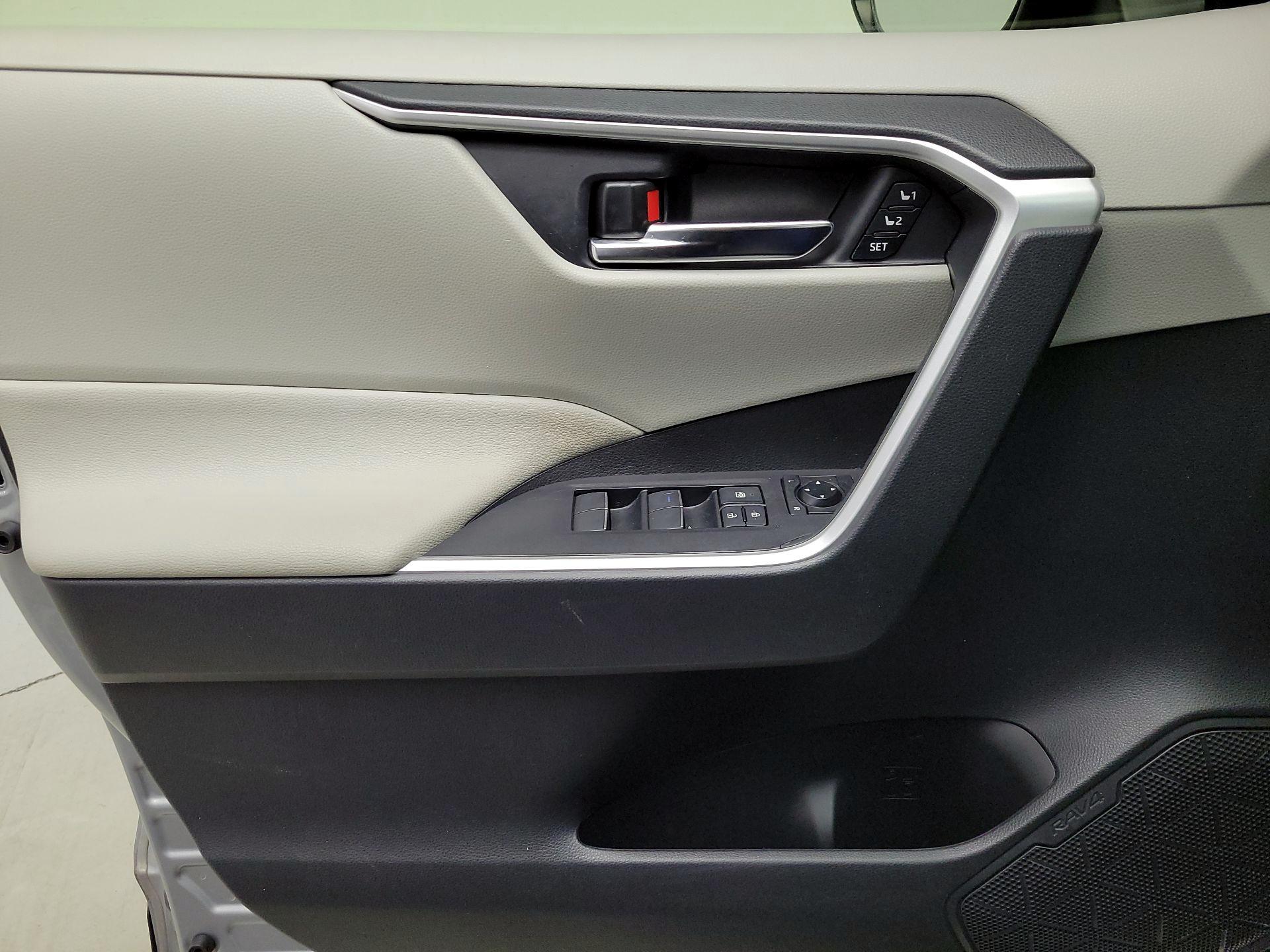 Thumbnail: 2021 Toyota RAV4 - 12