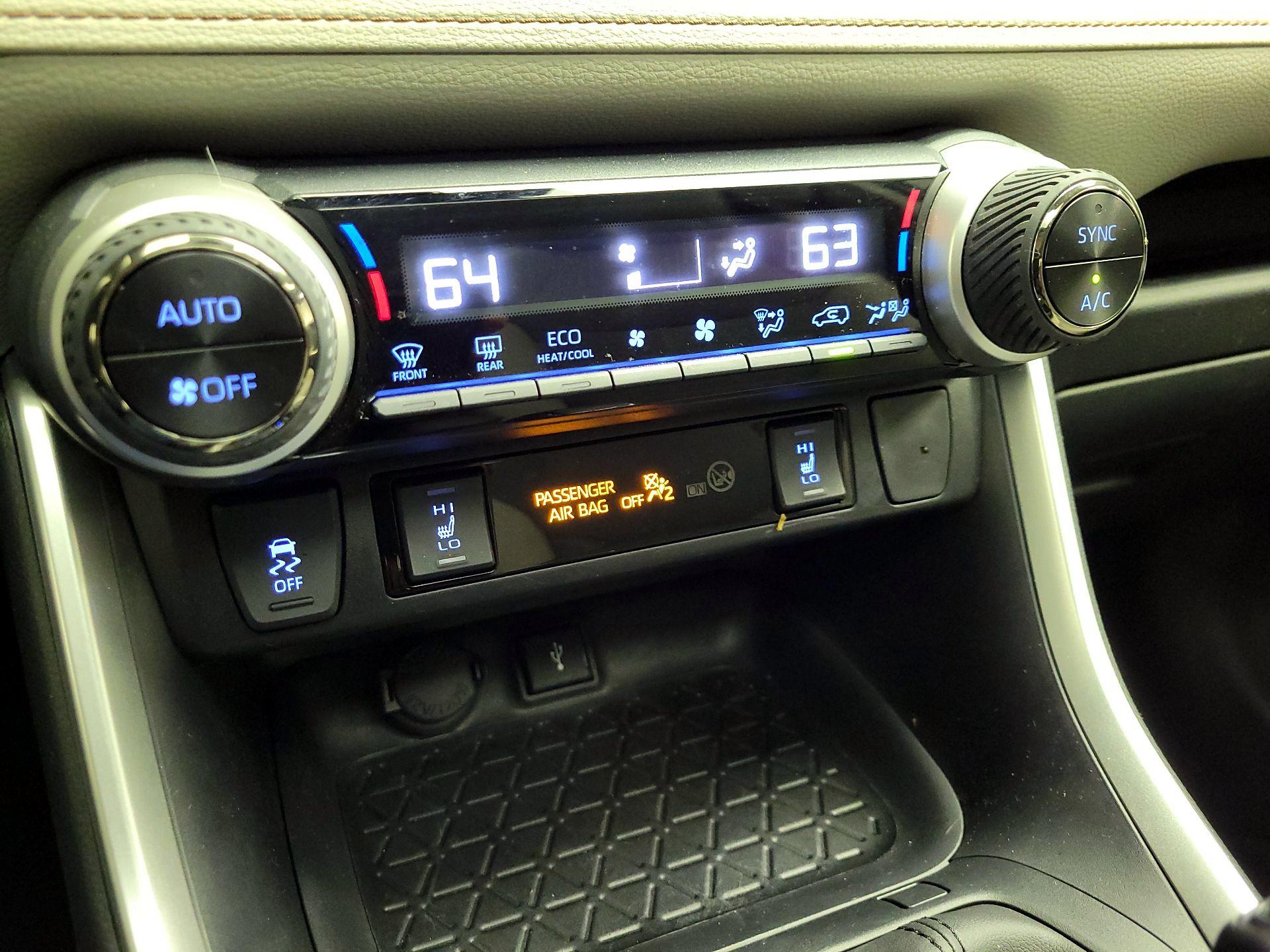Thumbnail: 2021 Toyota RAV4 - 16