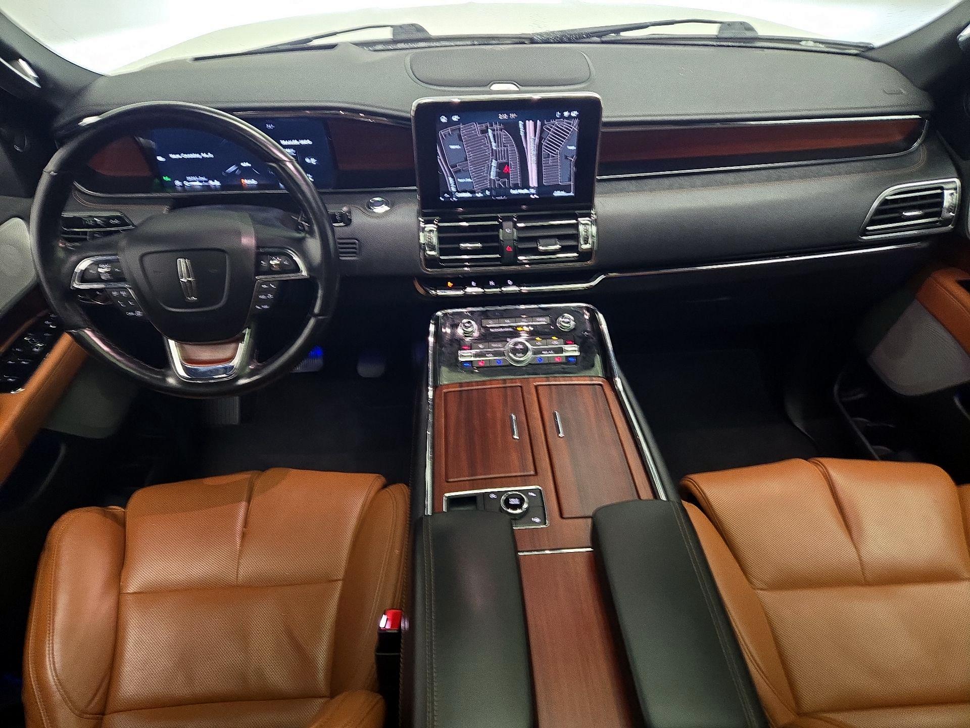 Thumbnail: 2021 Lincoln Navigator L - 9