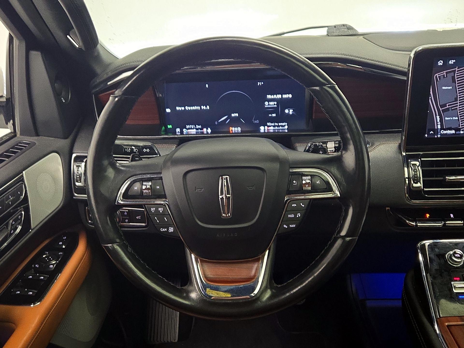 Thumbnail: 2021 Lincoln Navigator L - 10