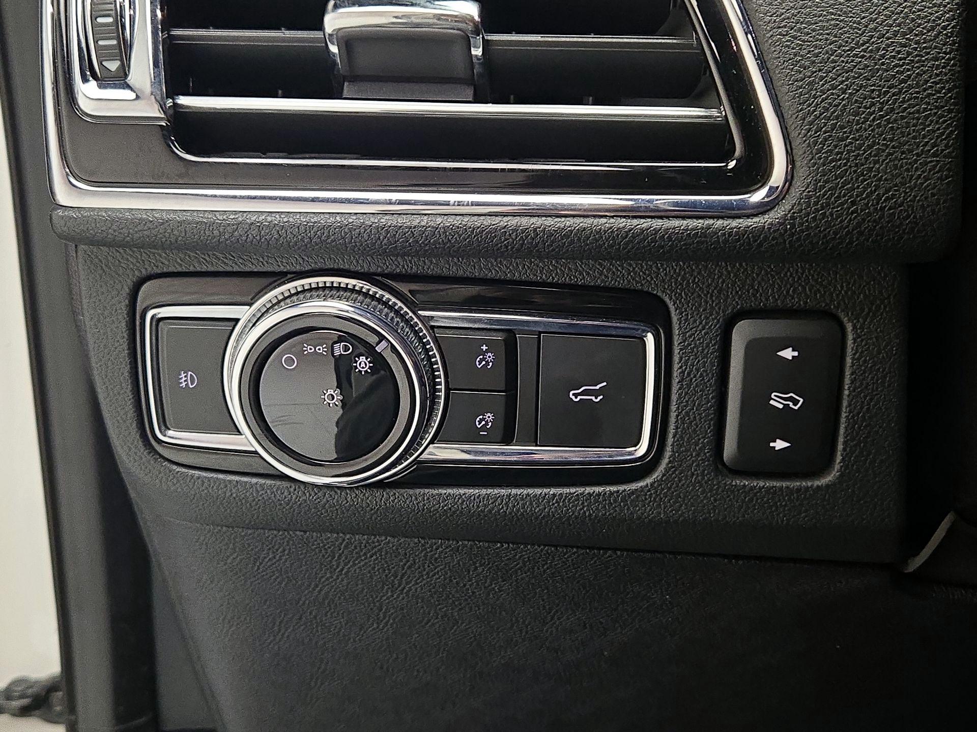 Thumbnail: 2021 Lincoln Navigator L - 13