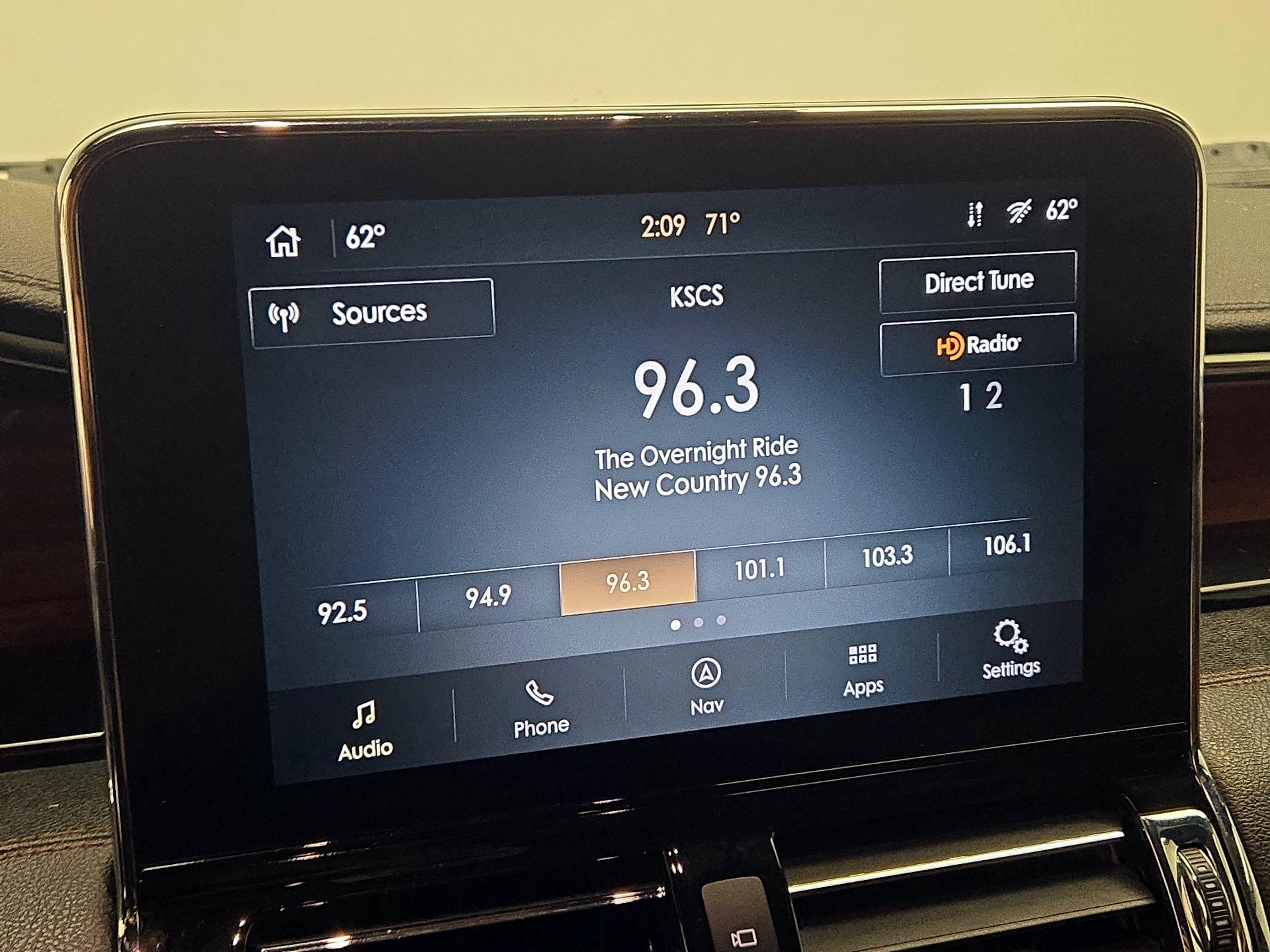 Thumbnail: 2021 Lincoln Navigator L - 16