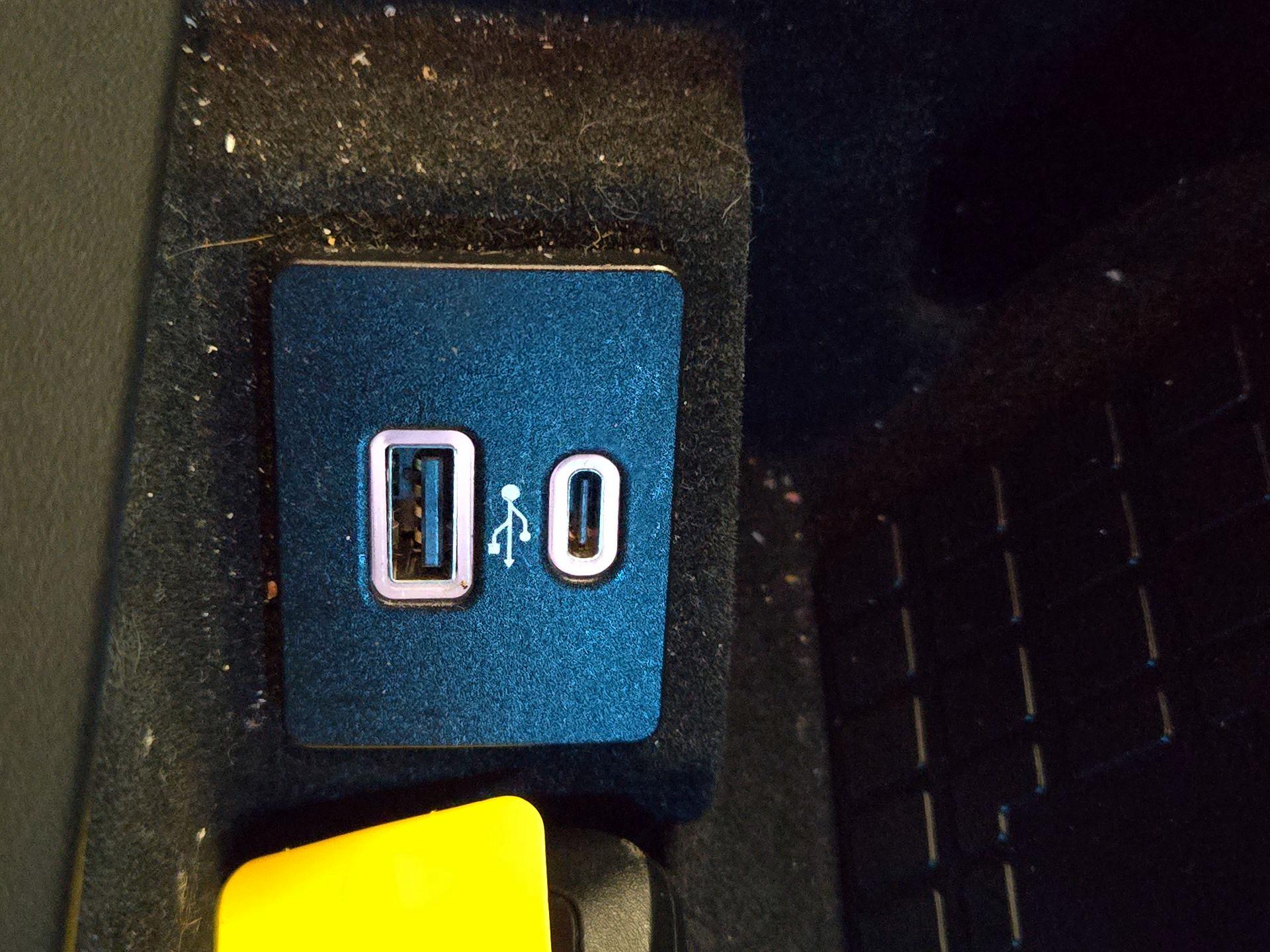 Thumbnail: 2021 Lincoln Navigator L - 19