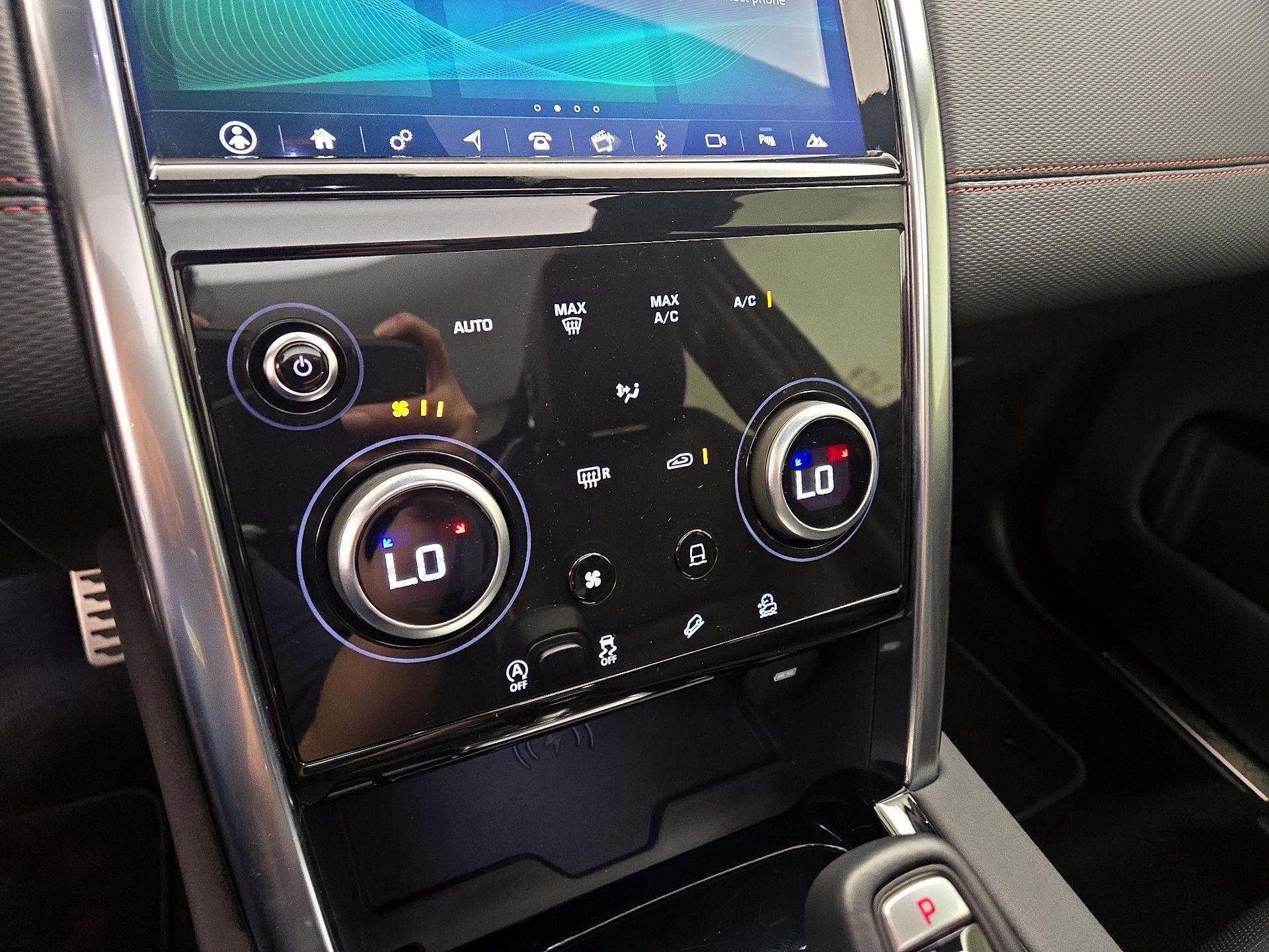 Thumbnail: 2020 Land Rover Discovery Sport - 17