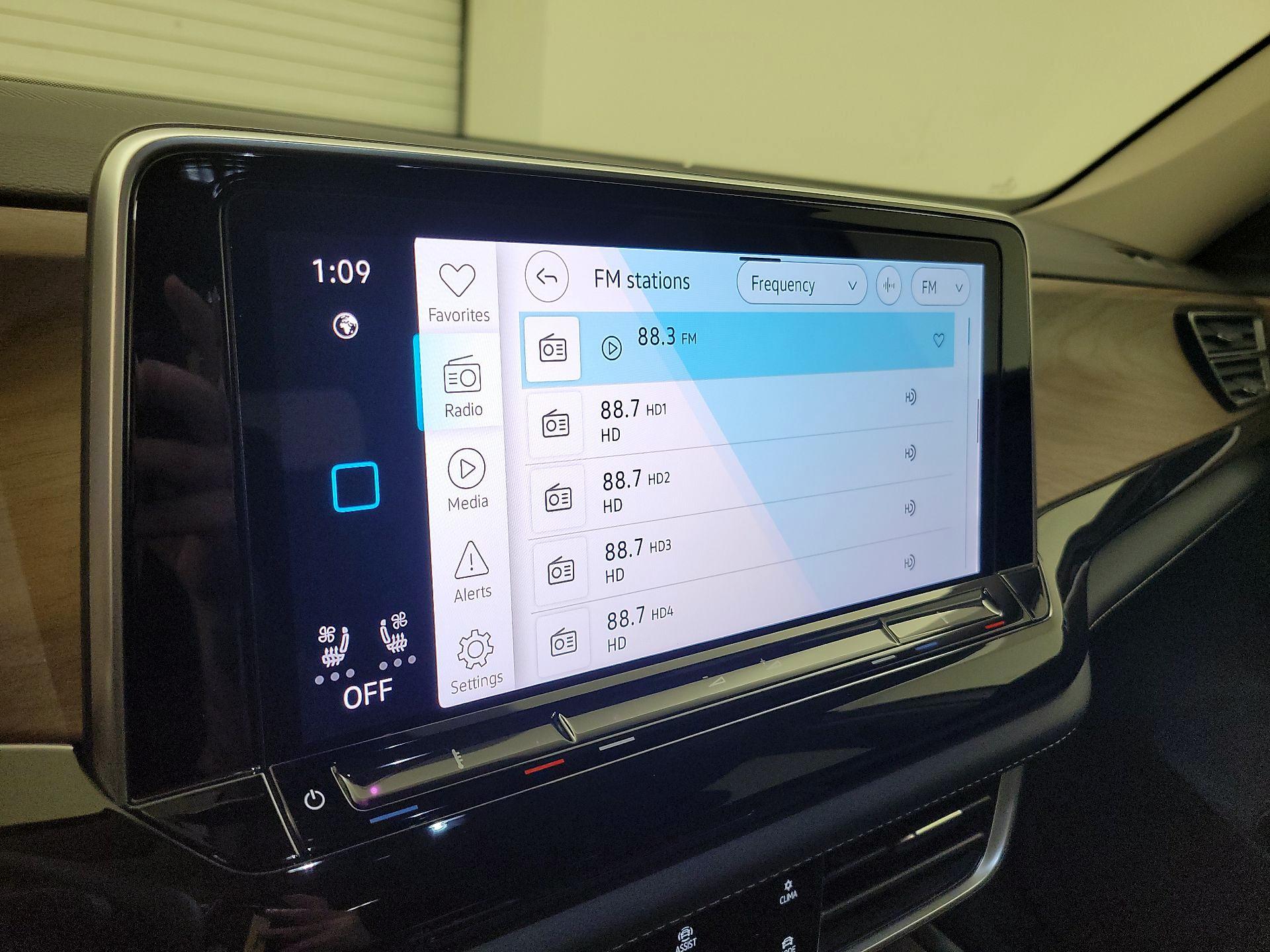 Thumbnail: 2024 Volkswagen Atlas - 15