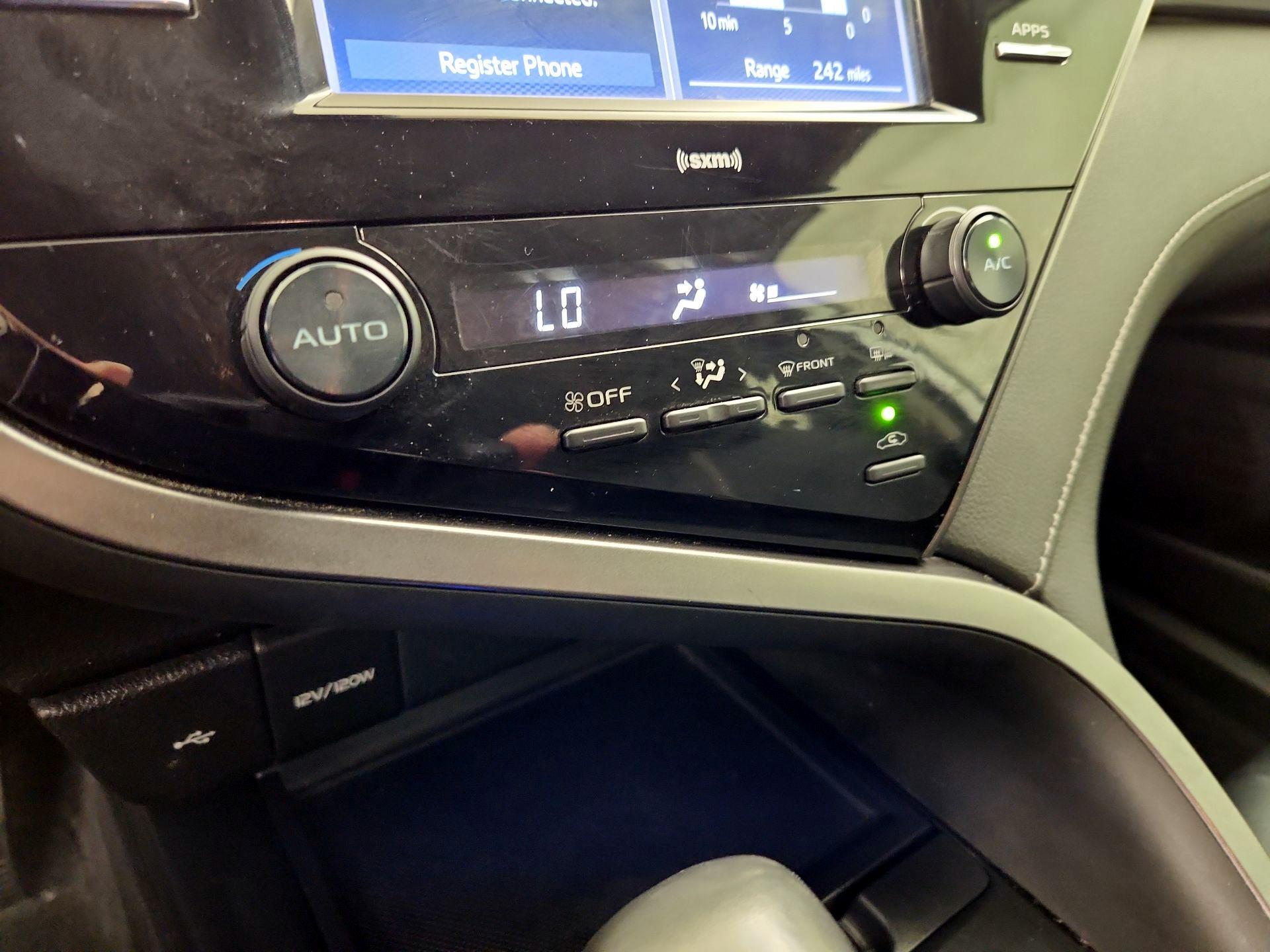 Thumbnail: 2020 Toyota Camry - 16